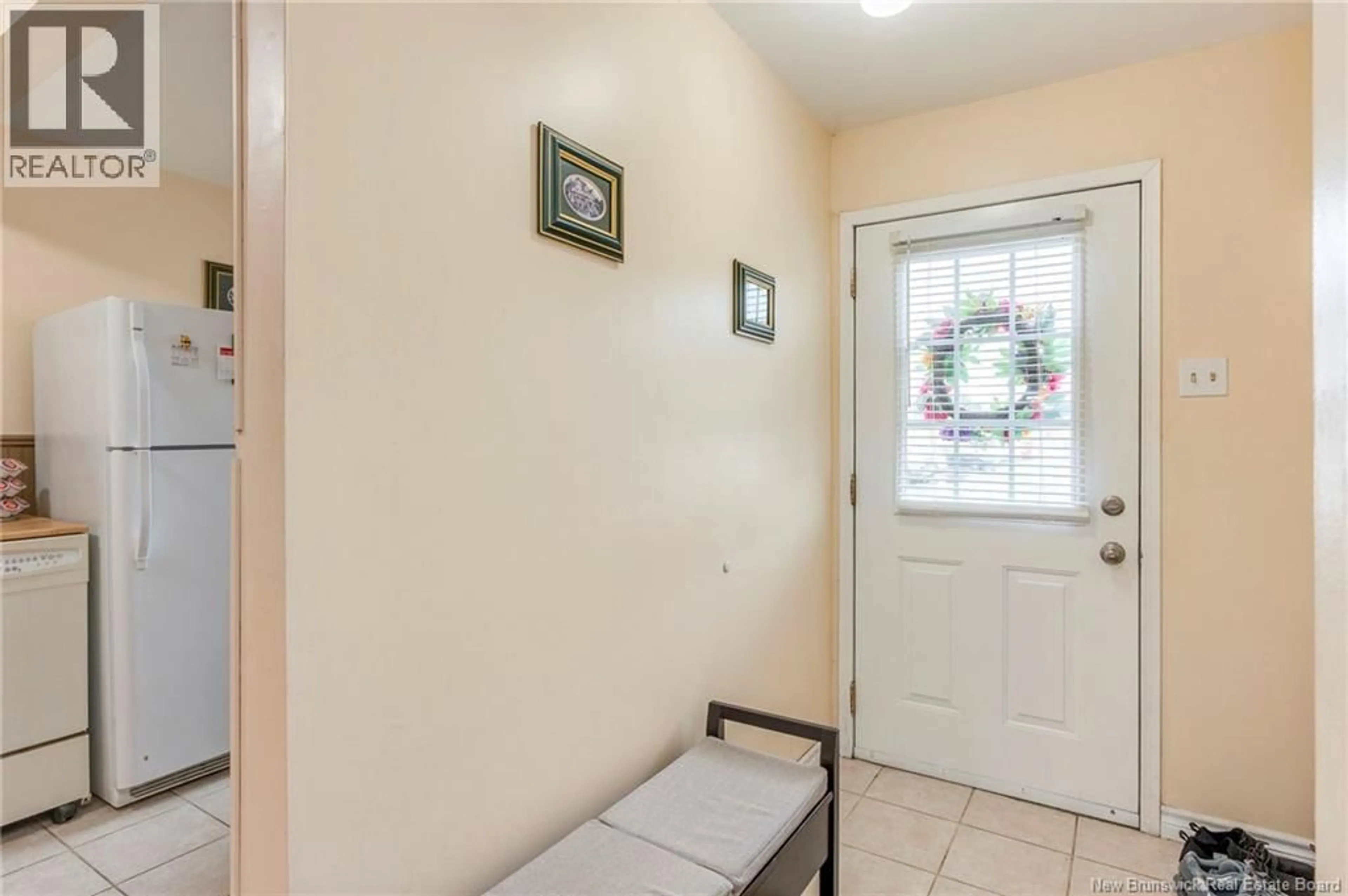 Indoor entryway for 412 HIGHMEADOW, Saint John New Brunswick E2J3V1