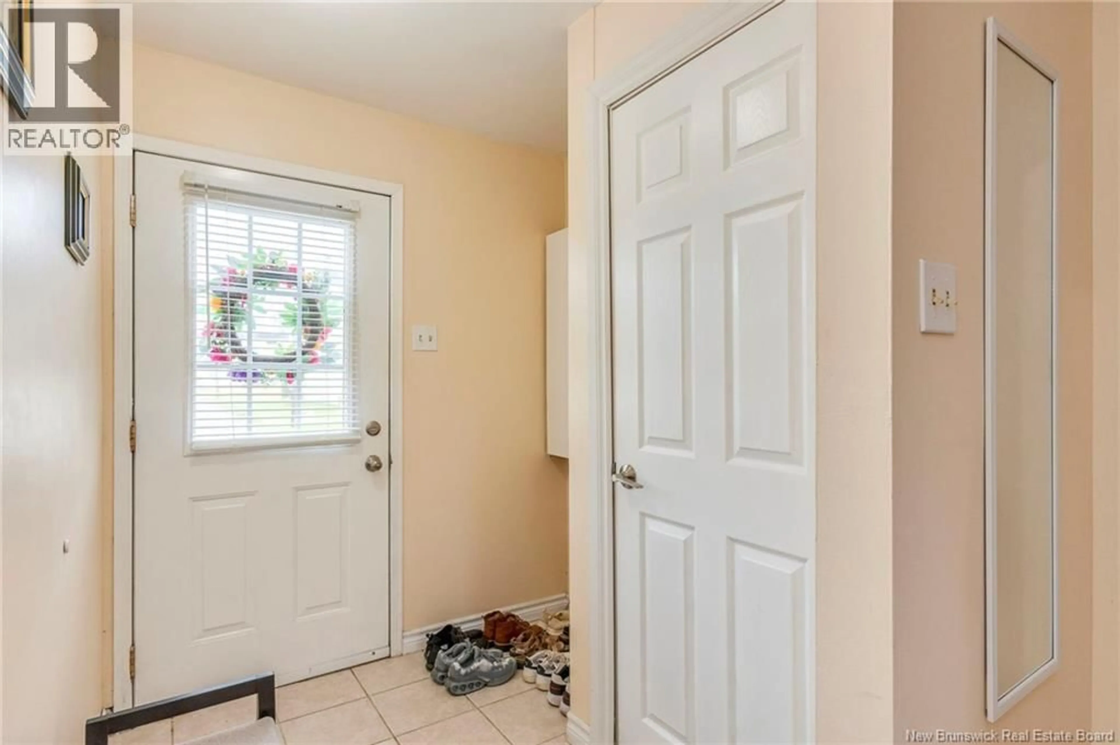 Indoor entryway for 412 HIGHMEADOW, Saint John New Brunswick E2J3V1