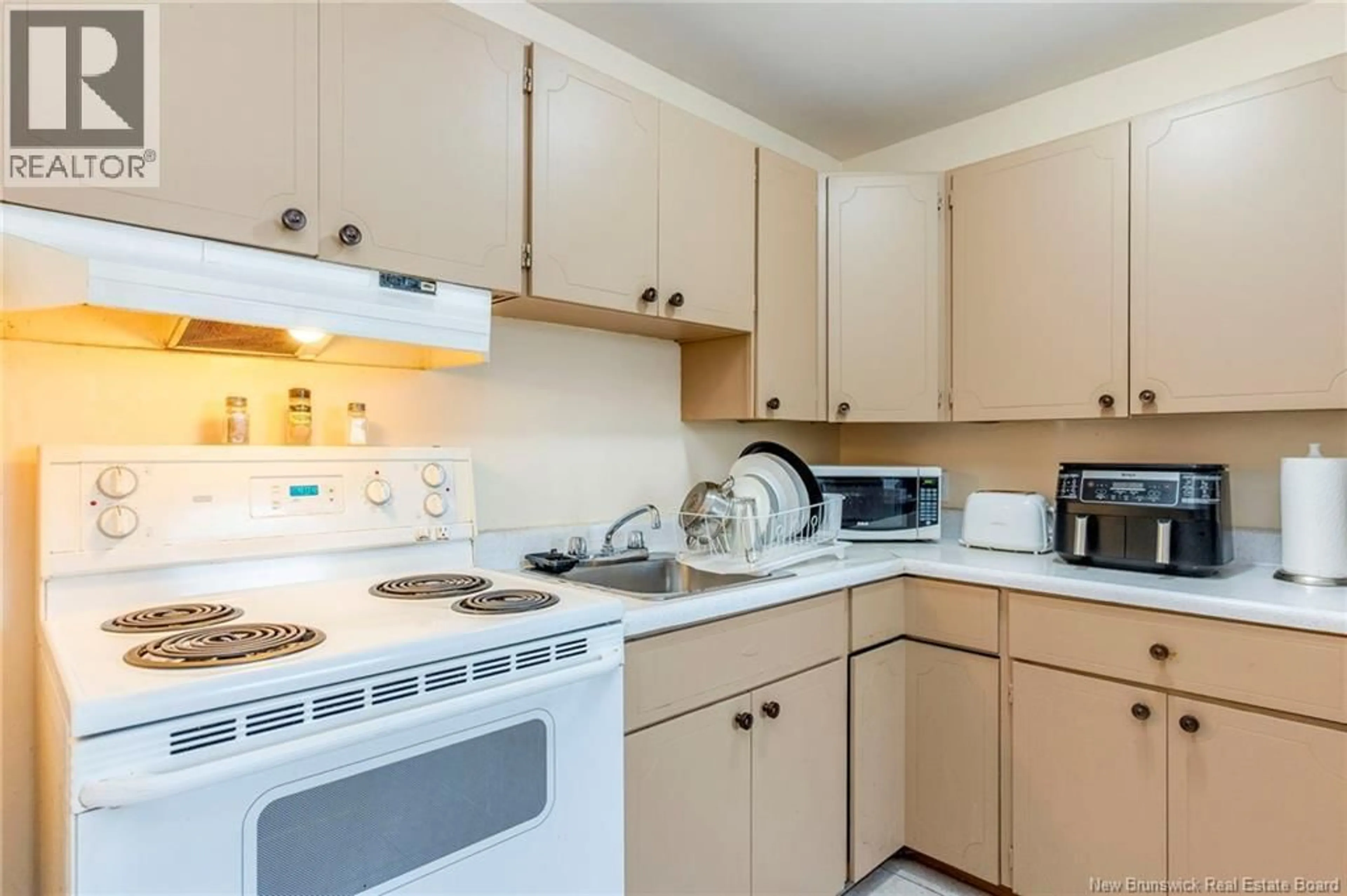 Standard kitchen, unknown for 412 HIGHMEADOW, Saint John New Brunswick E2J3V1