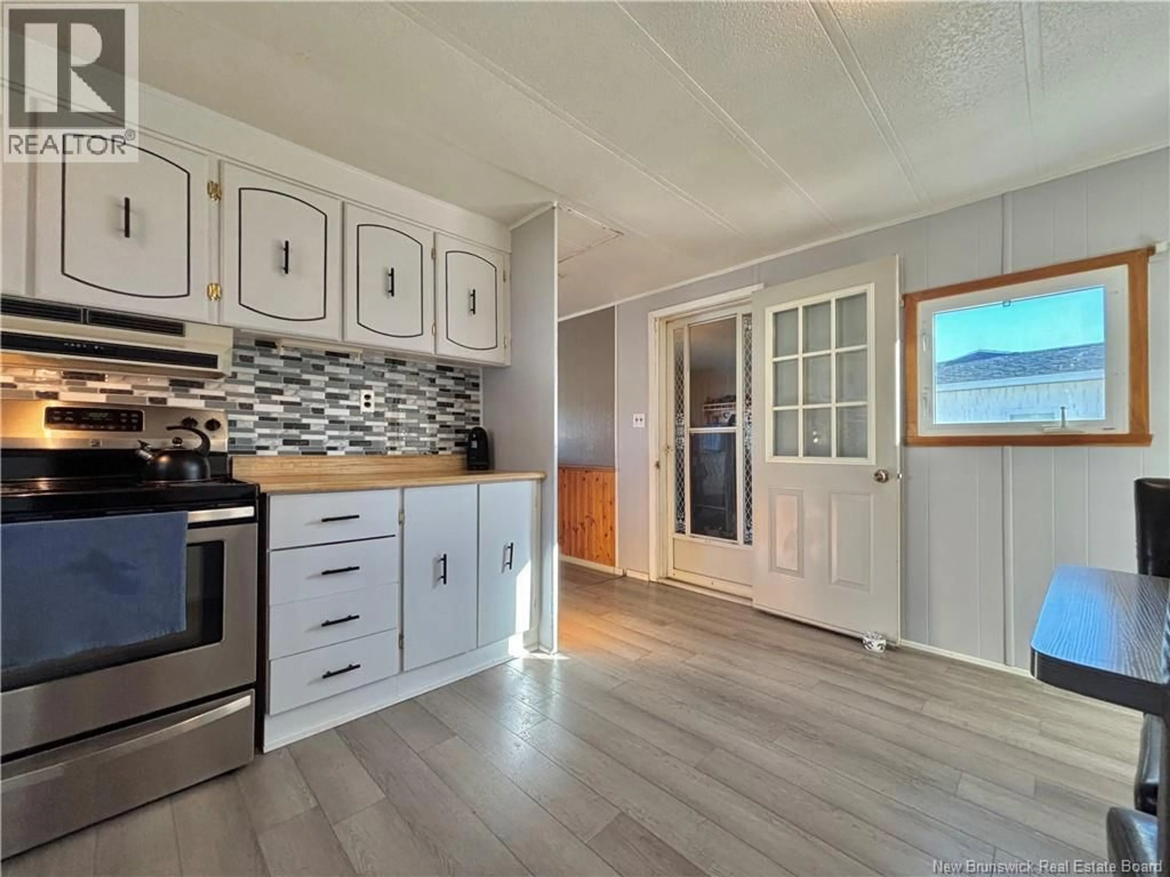 Open concept kitchen, wood/laminate floor for 541 KENT, Bathurst New Brunswick E2A2T2