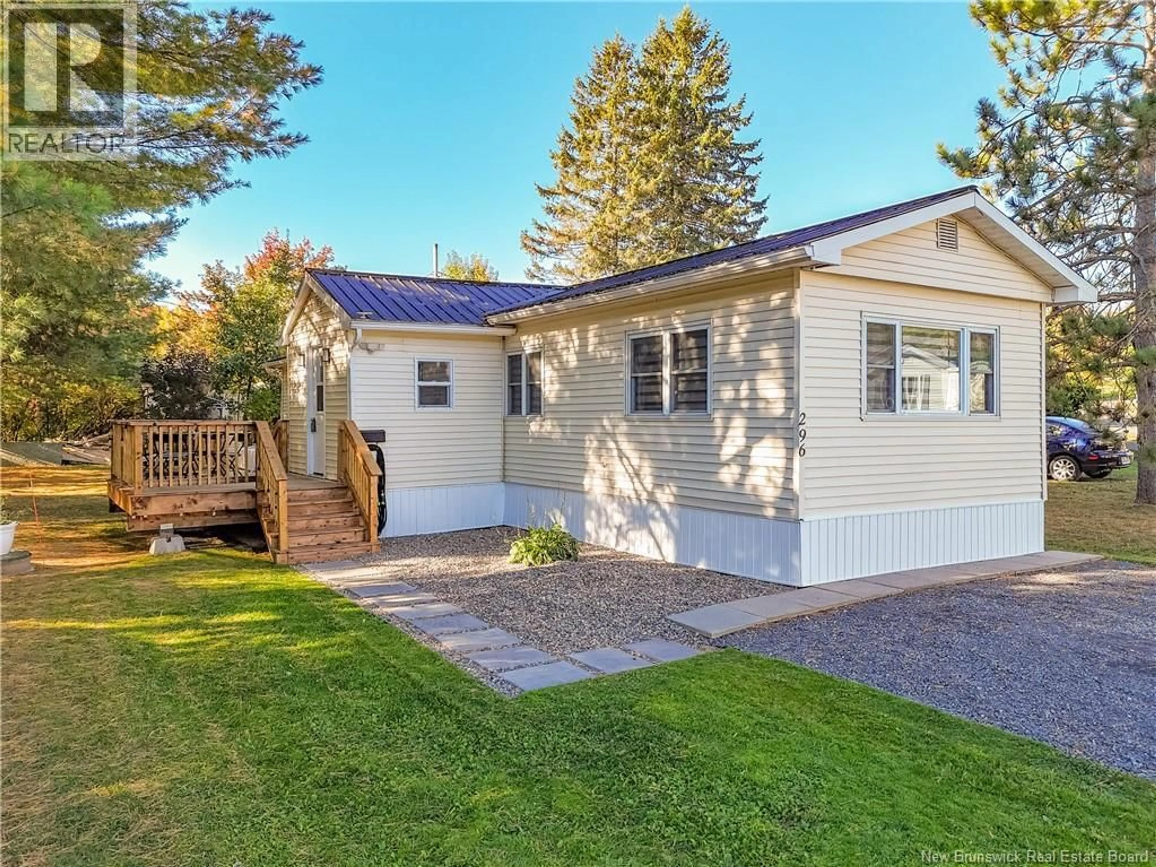 Home with vinyl exterior material, unknown for 296 MAGNOLIA LANE, Fredericton New Brunswick E3B7P4