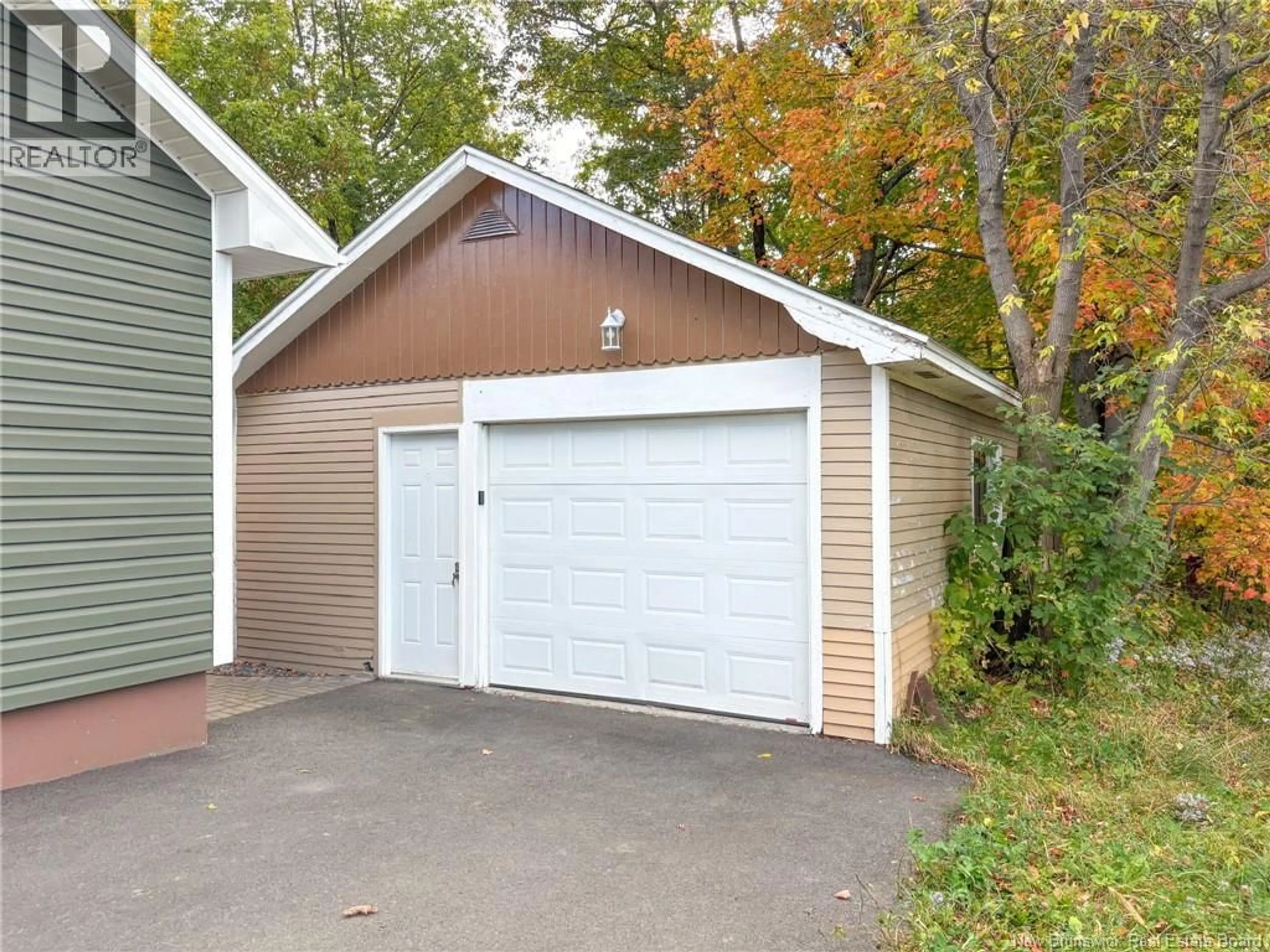 Indoor garage for 153 ELM STREET, Woodstock New Brunswick E7M1R7