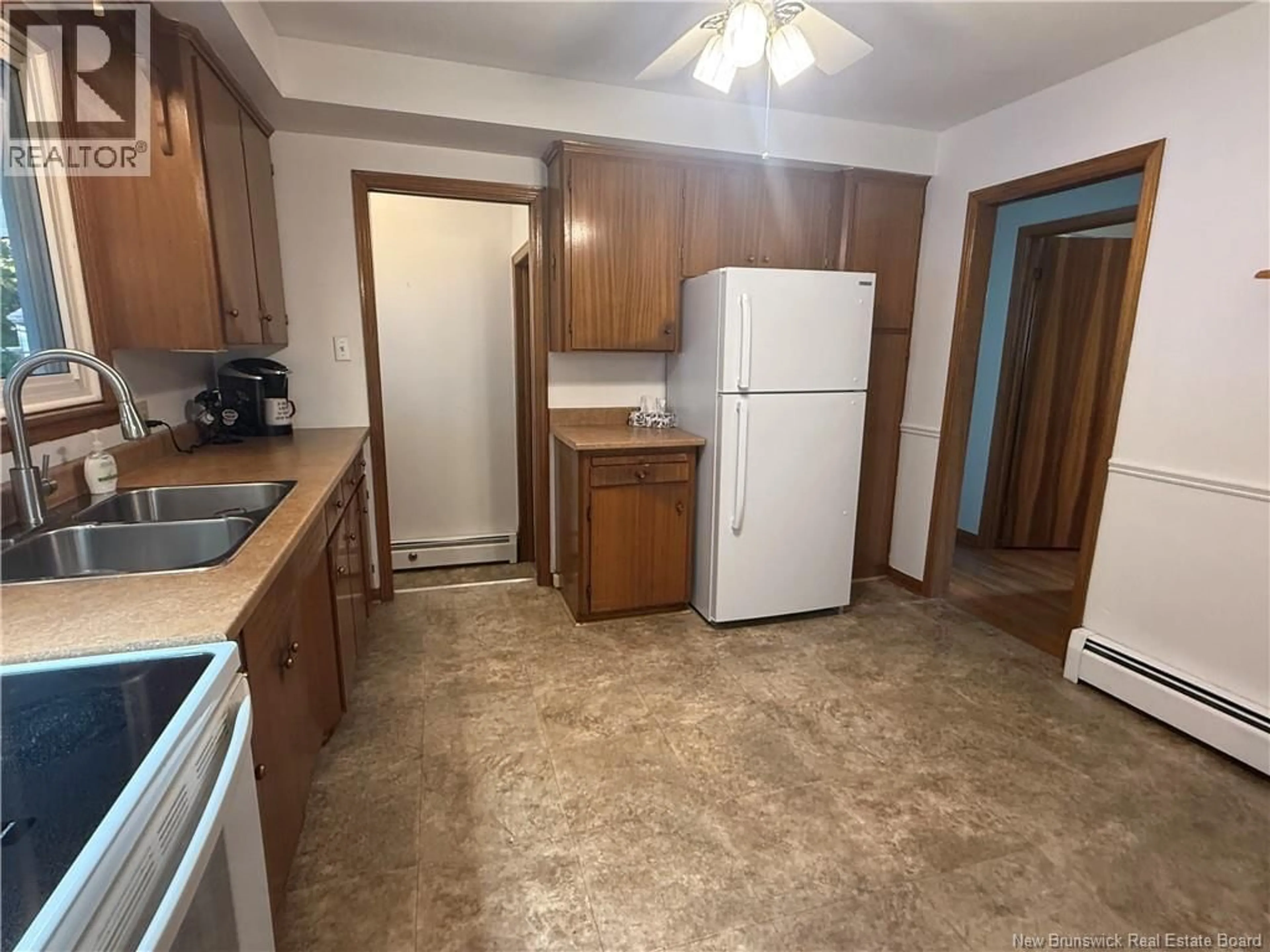 Standard kitchen, unknown for 92 GULLIVER DRIVE, Fredericton New Brunswick E3A3C5