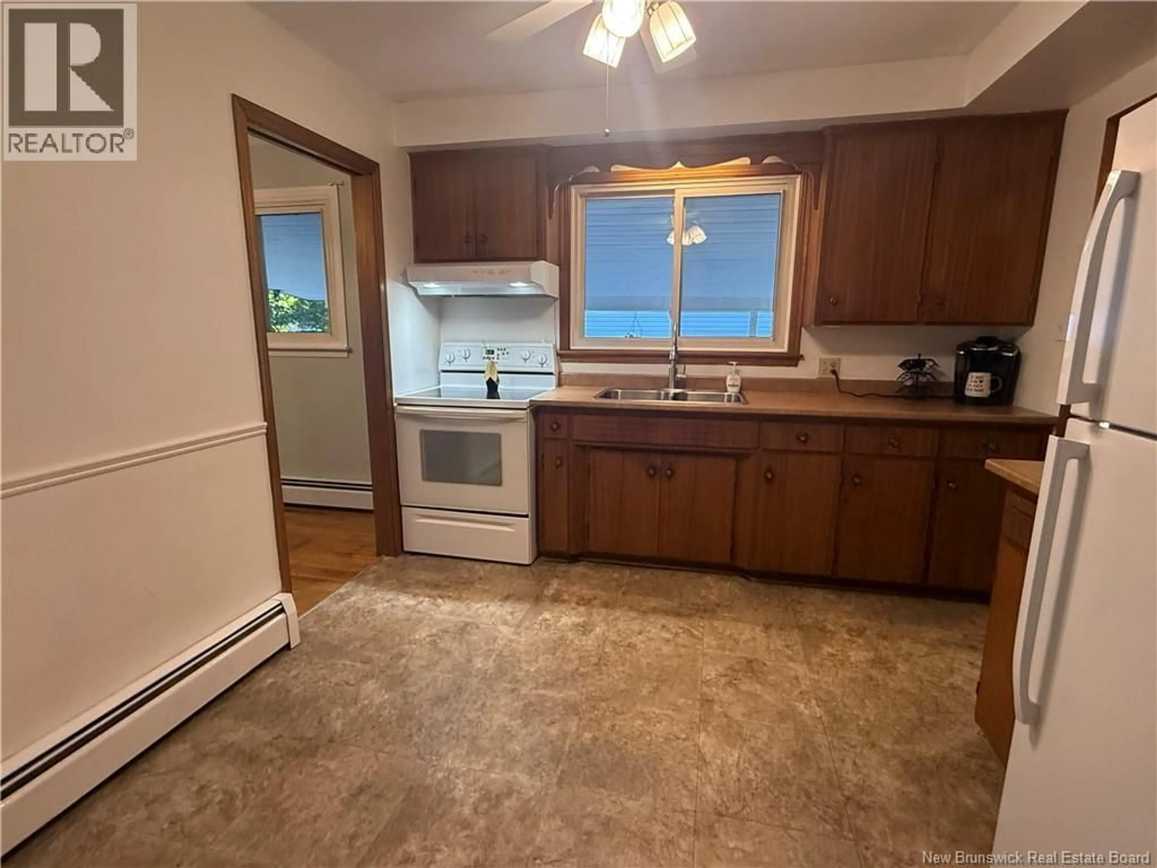 Standard kitchen, unknown for 92 GULLIVER DRIVE, Fredericton New Brunswick E3A3C5