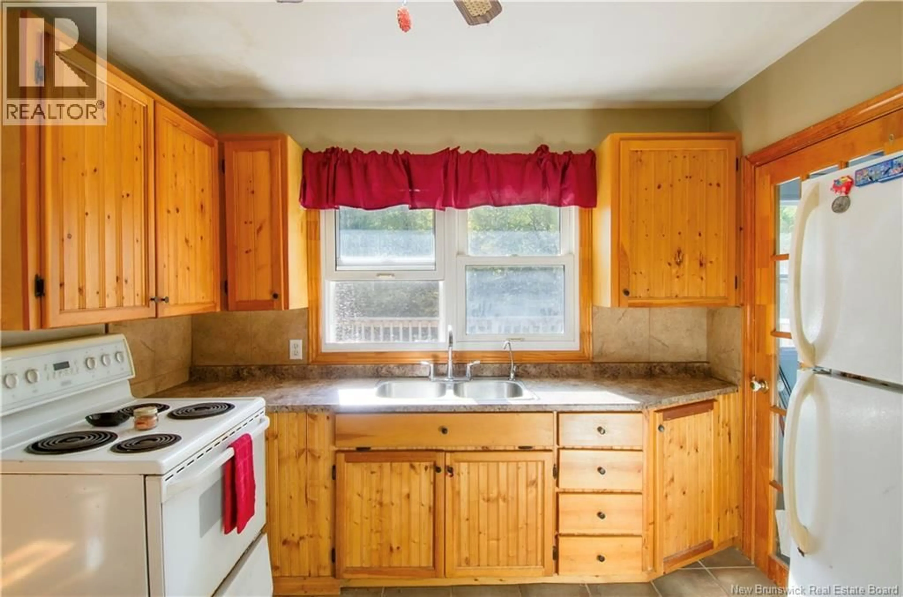 Standard kitchen, unknown for 40 CREIGHTON AVENUE, Saint John New Brunswick E2J3G7