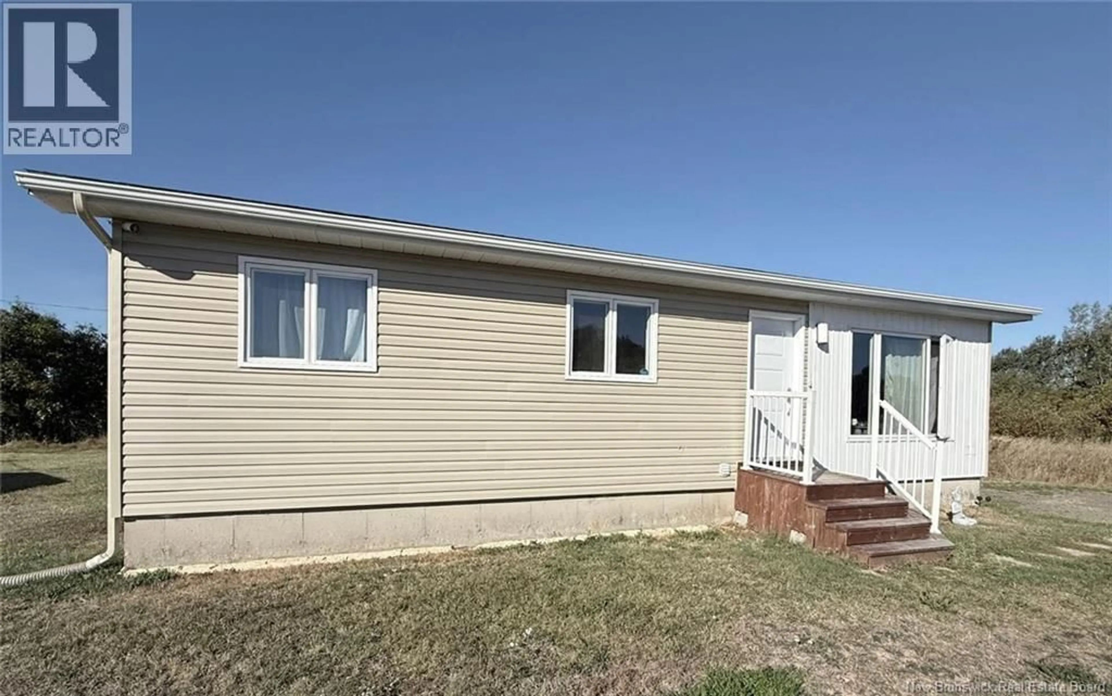 Home with vinyl exterior material, building for 48 DE L'EGLISE, Bouctouche New Brunswick E4S2Z9