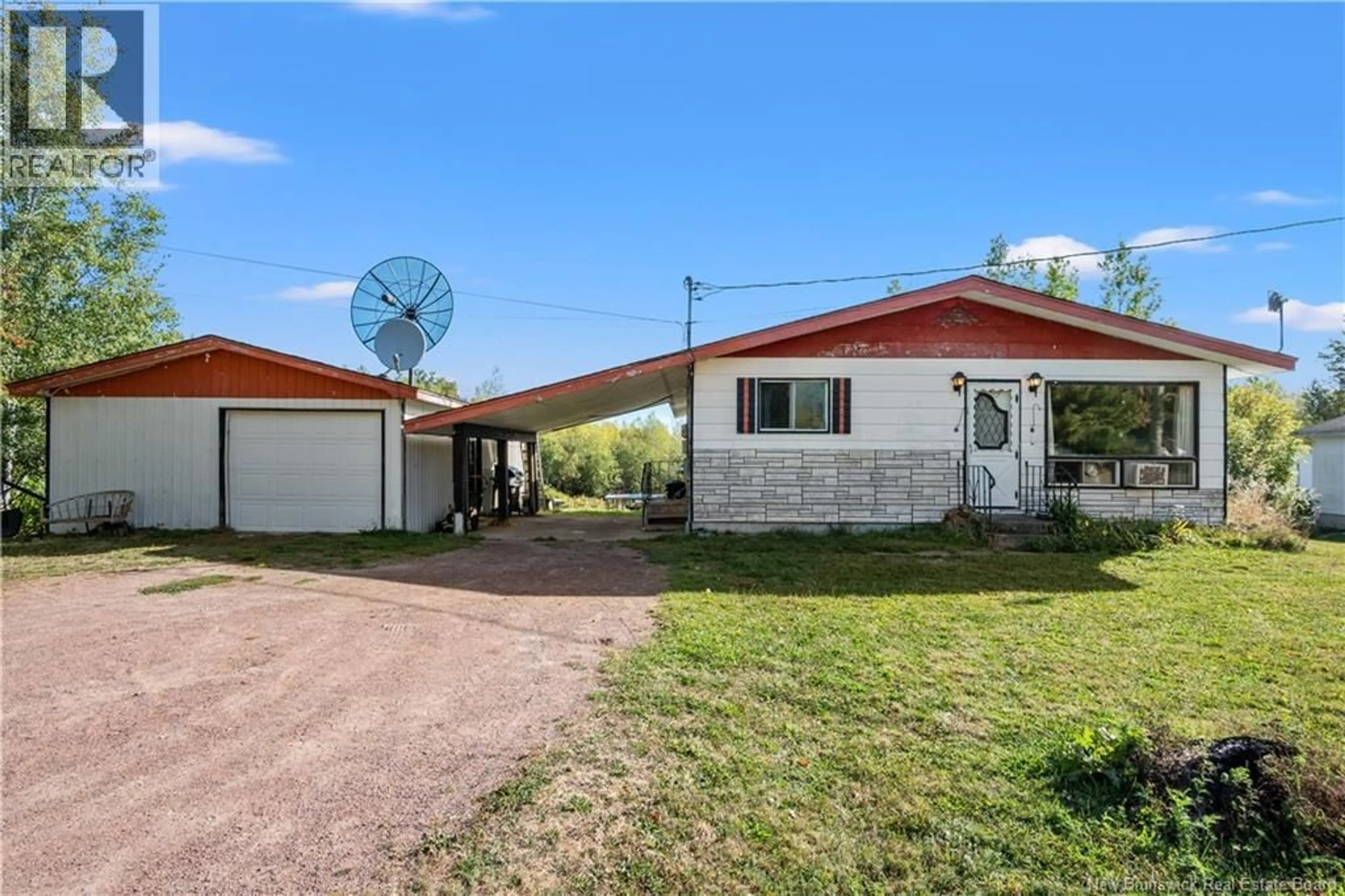 A pic from outside/outdoor area/front of a property/back of a property/a pic from drone, unknown for 636 LEBLANC, Saint-Andre-LeBlanc New Brunswick E4P6B7