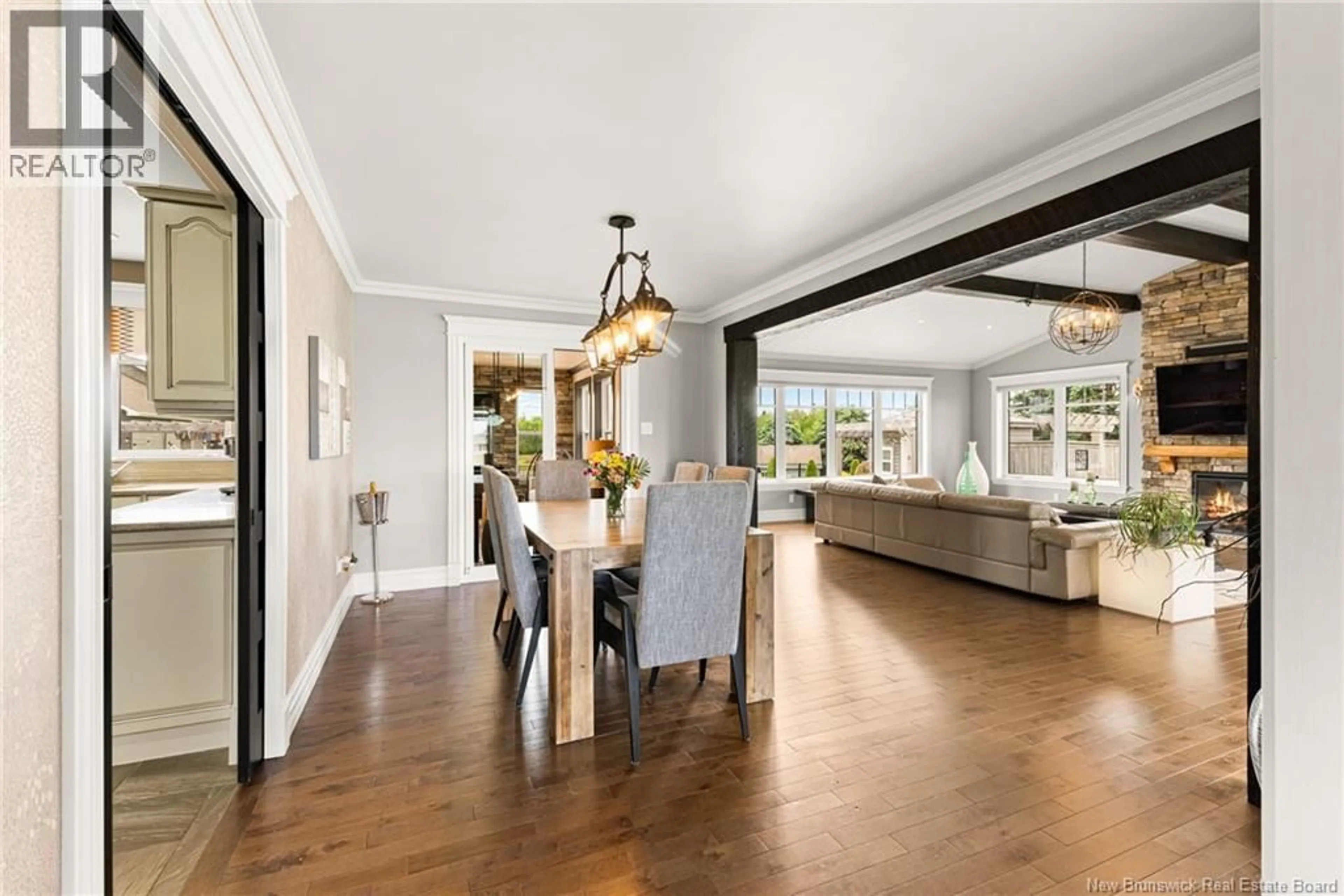 Dining room, wood/laminate floor for 16 ALLEE DES CRABIERS, Cap-Pelé New Brunswick E4N1R6