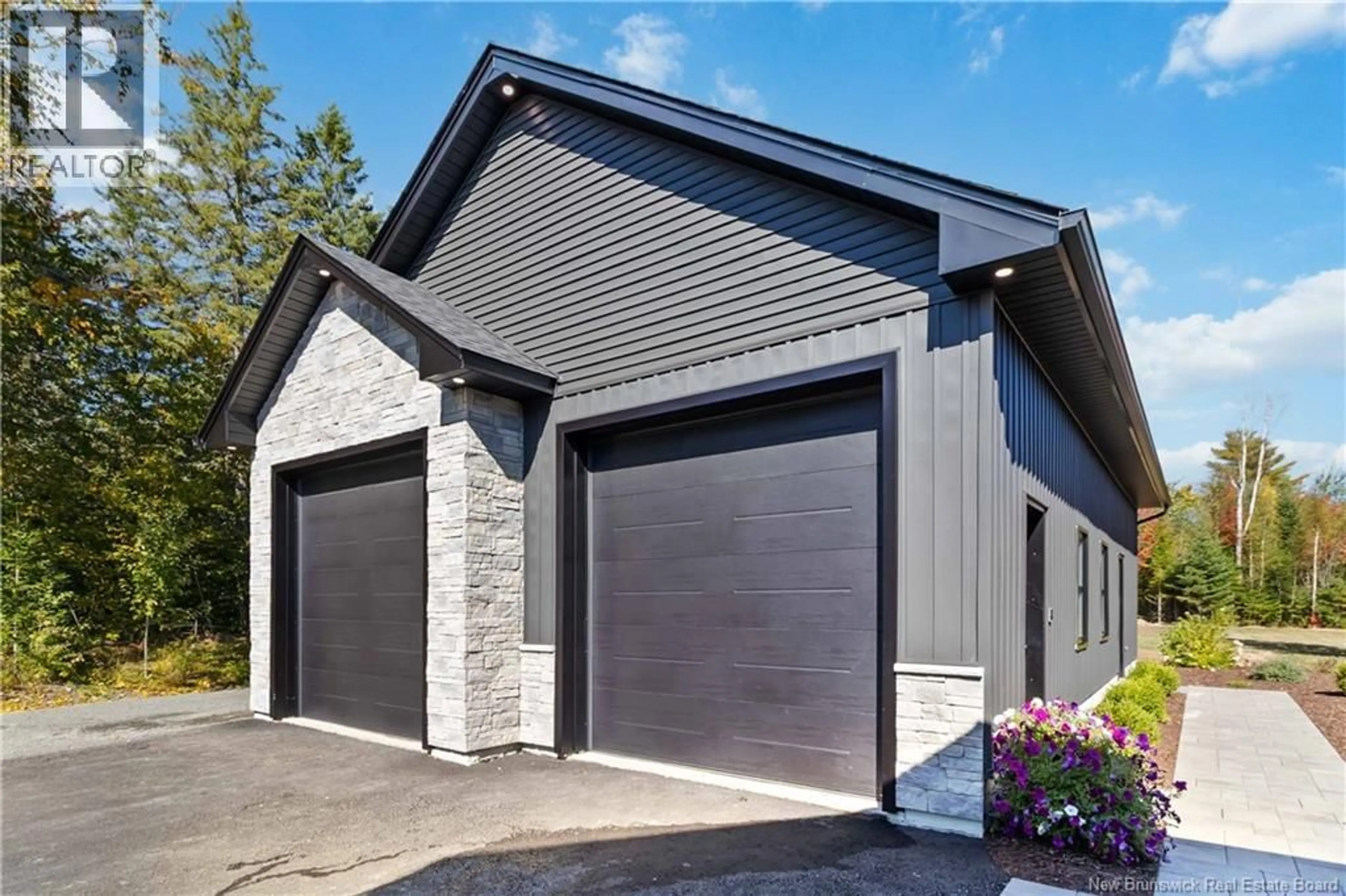 Indoor garage for 19 TERRACINA DRIVE, Berry Mills New Brunswick E1G6C8