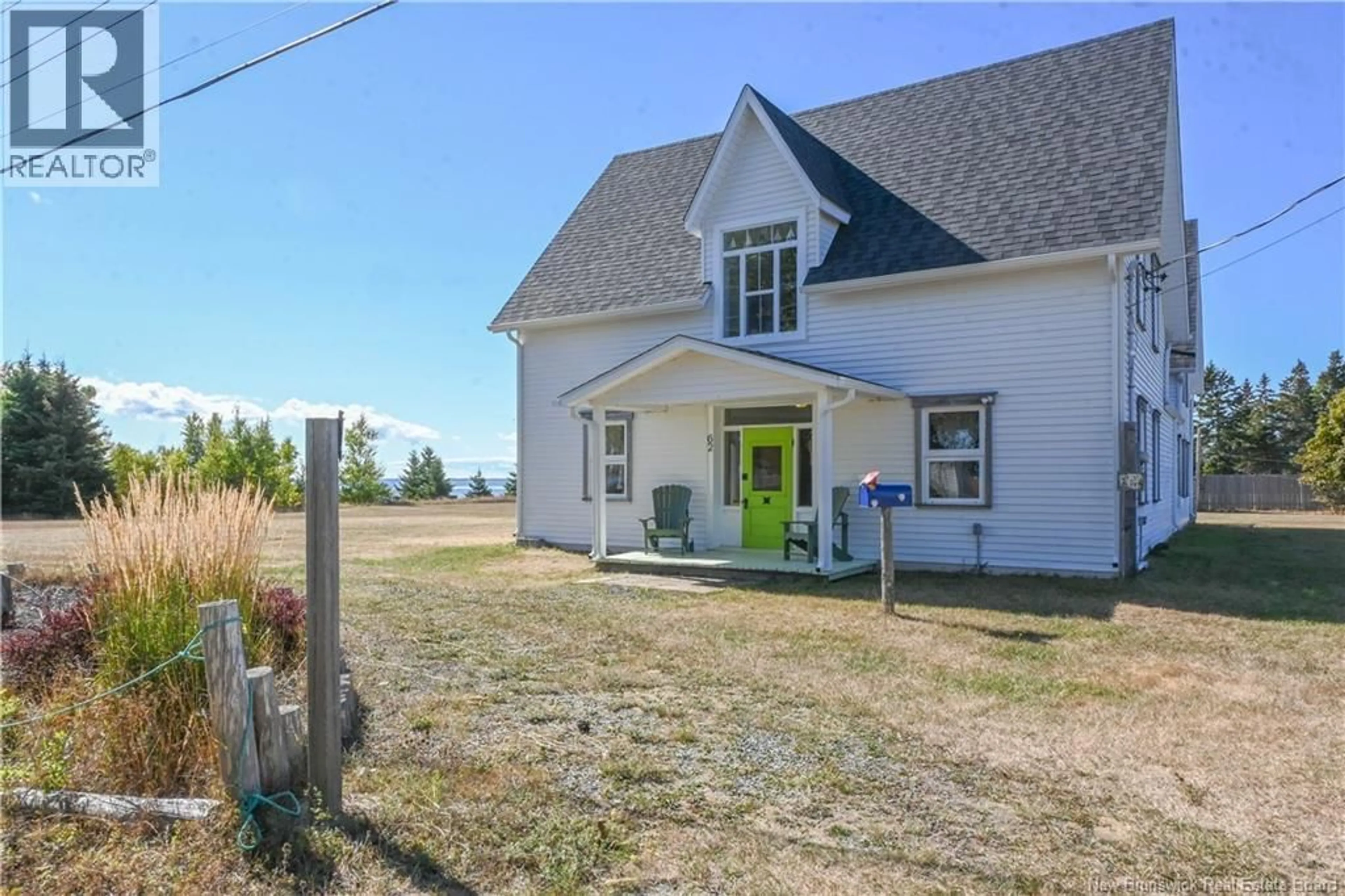 A pic from outside/outdoor area/front of a property/back of a property/a pic from drone, unknown for 62 RUE DU PARC, Petite-Lamèque New Brunswick E8T1H9