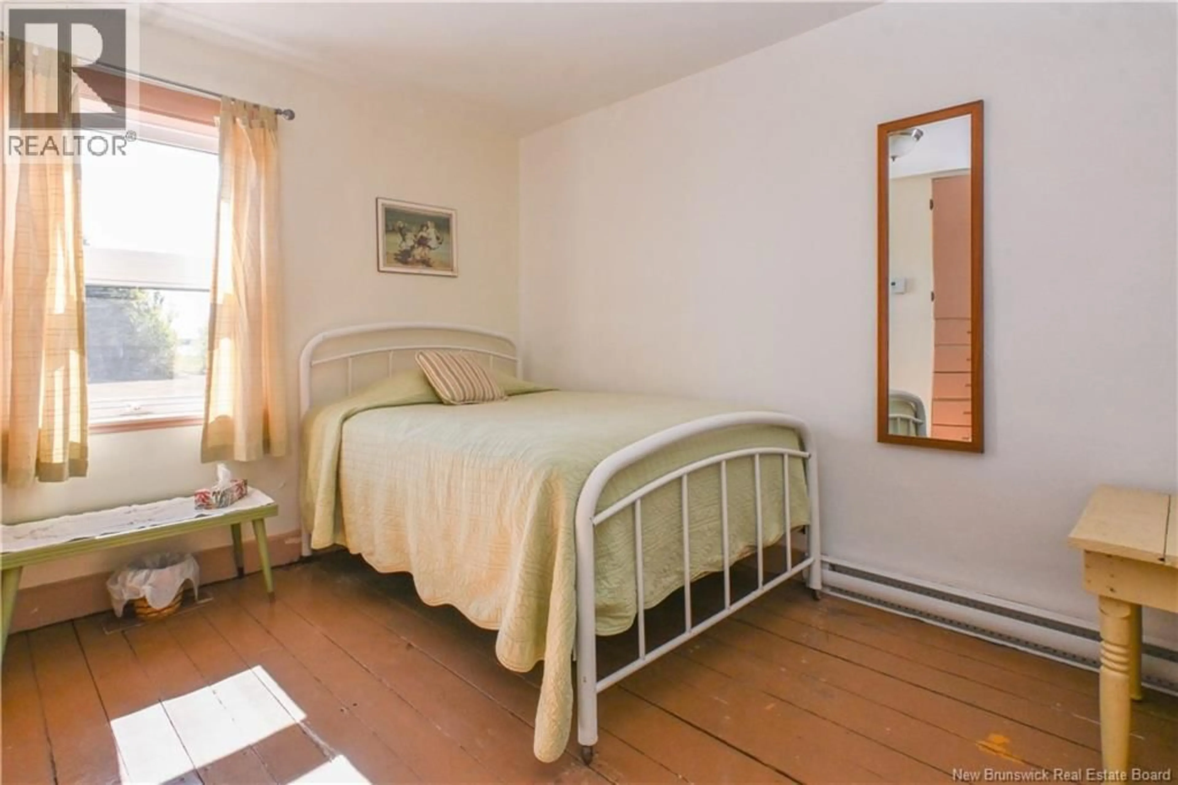Bedroom with bed, unknown for 62 RUE DU PARC, Petite-Lamèque New Brunswick E8T1H9
