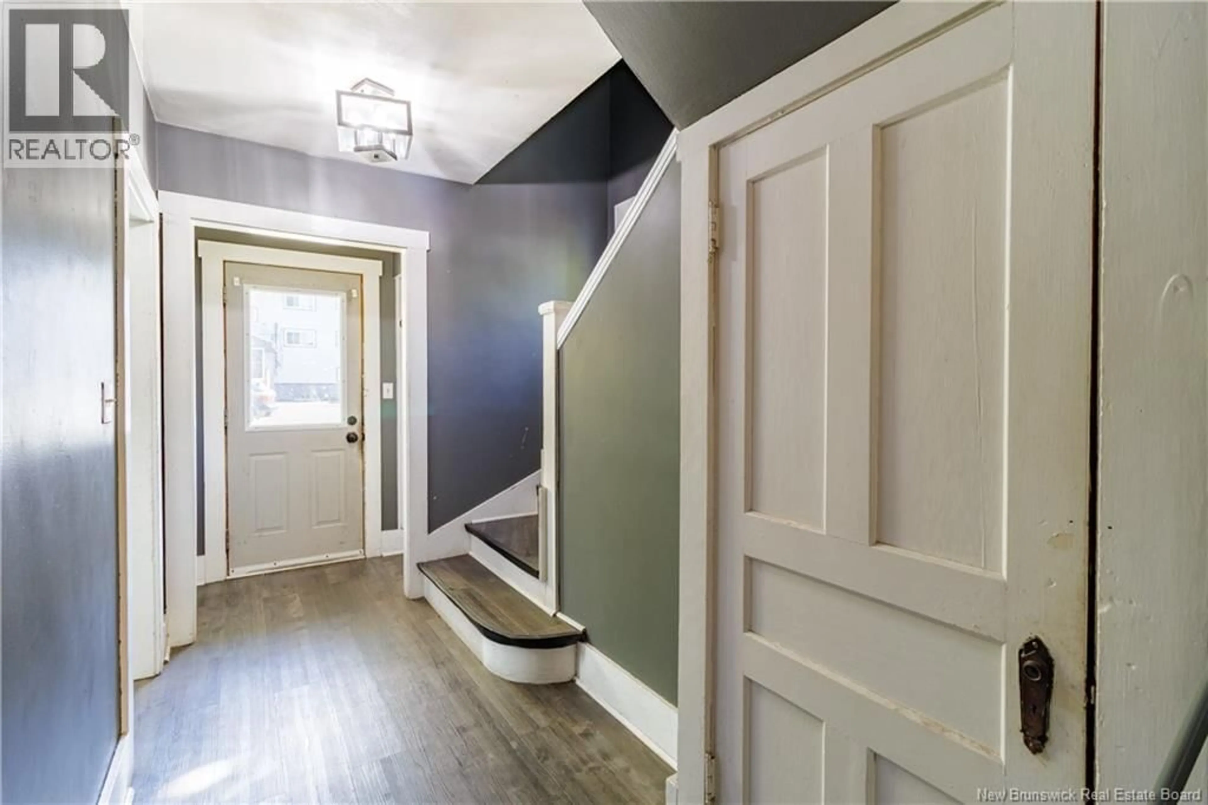 Indoor entryway for 689 GRAHAM AVENUE, Fredericton New Brunswick E3B4C2