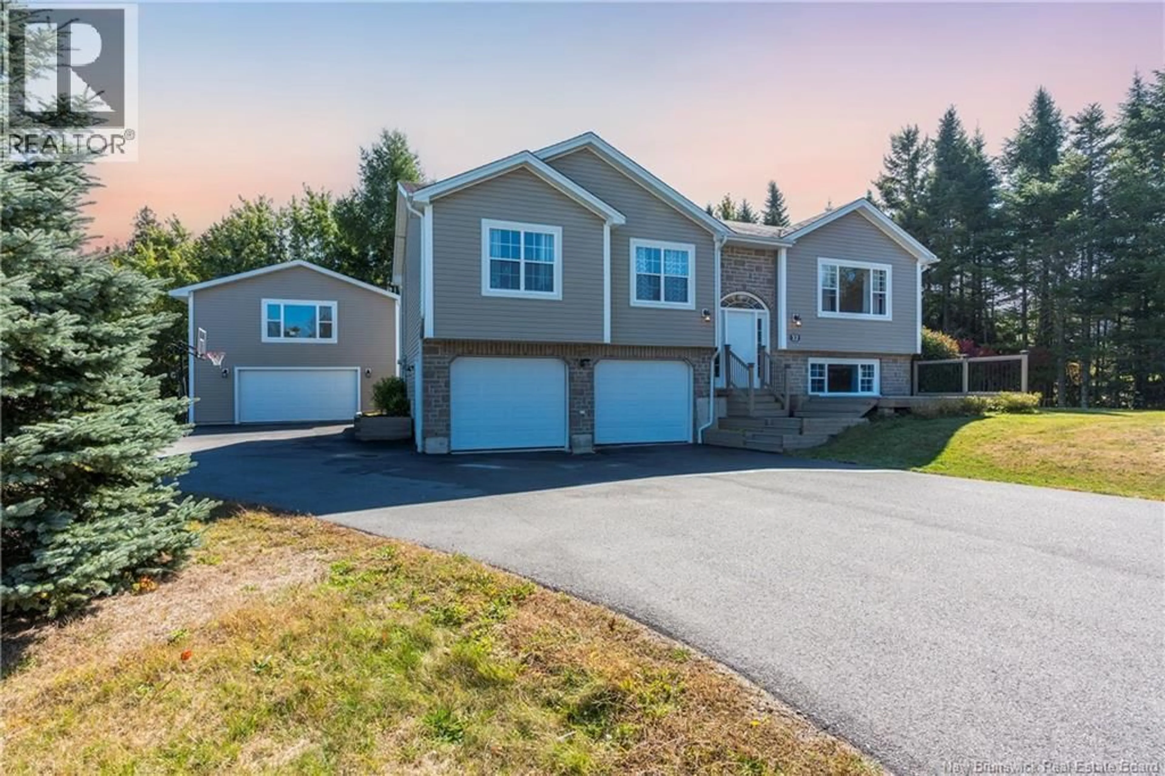 Home with vinyl exterior material, street for 32 BIRCHDALE AVENUE, Quispamsis New Brunswick E2E4Y8