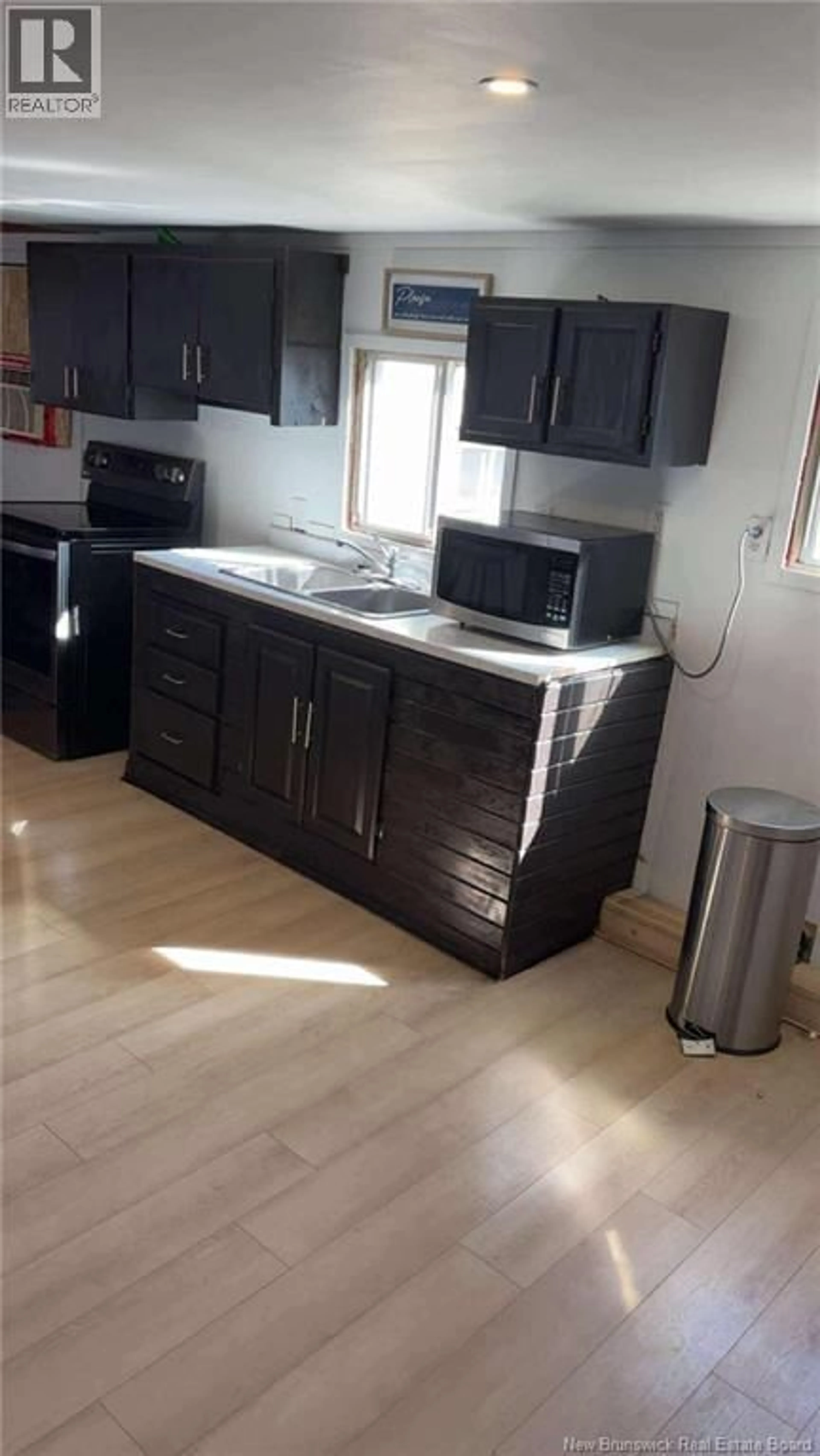 Standard kitchen, wood/laminate floor for 31 YOUNG STREET, Hillsborough New Brunswick E4H3E9