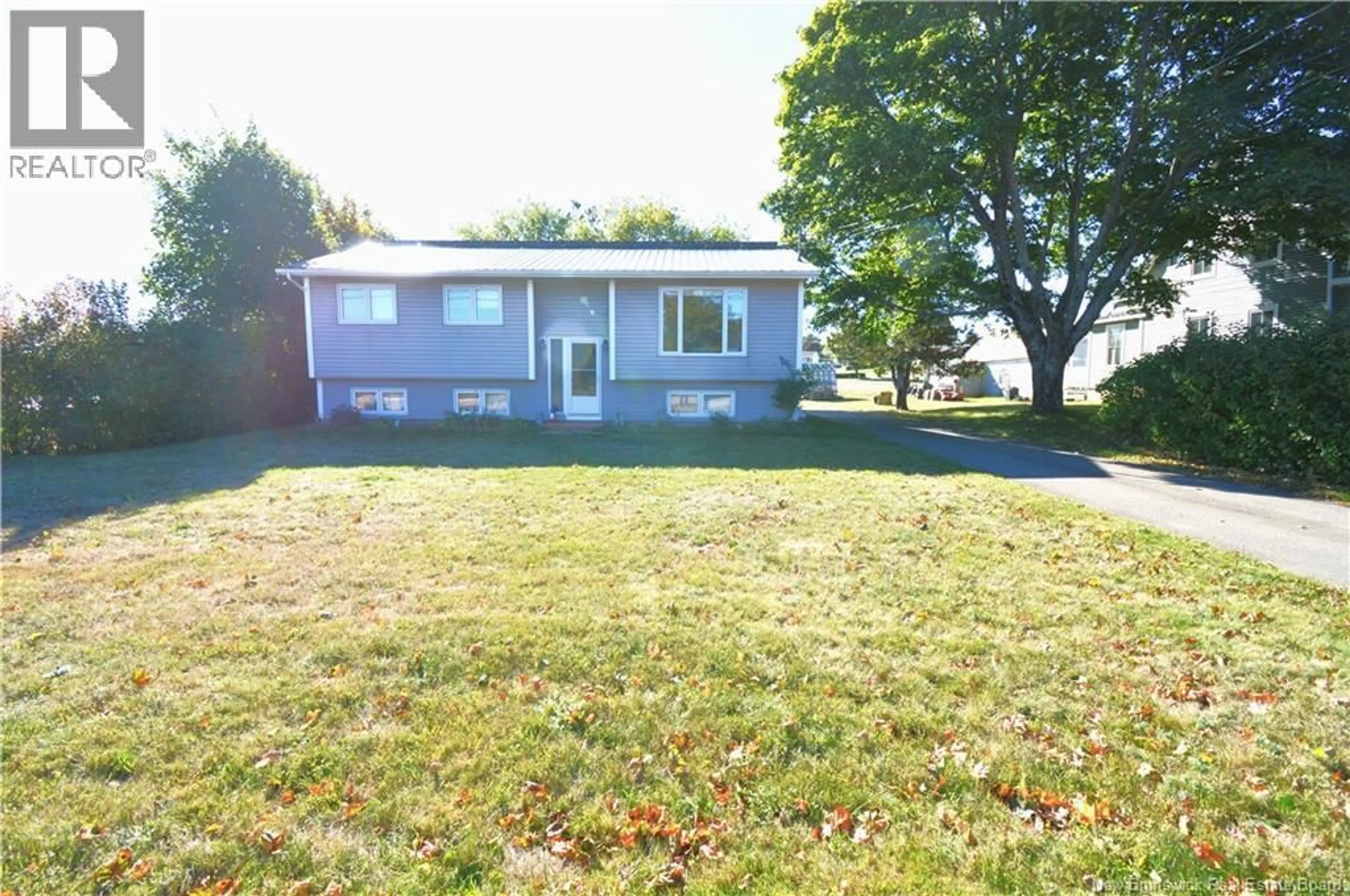 A pic from outside/outdoor area/front of a property/back of a property/a pic from drone, street for 671 MAIN ST, Shediac New Brunswick E4P2C8