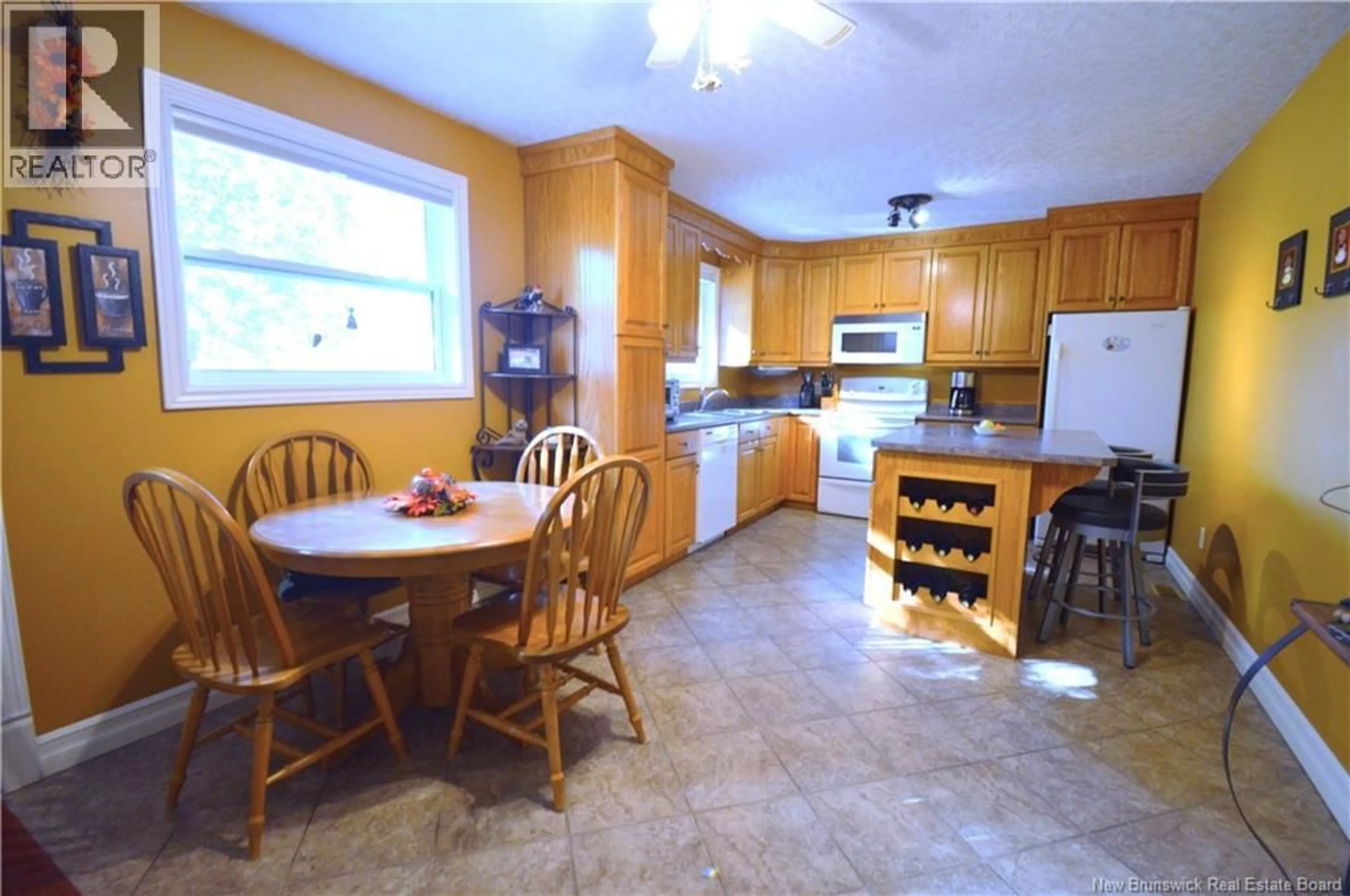 Standard kitchen, ceramic/tile floor for 671 MAIN ST, Shediac New Brunswick E4P2C8