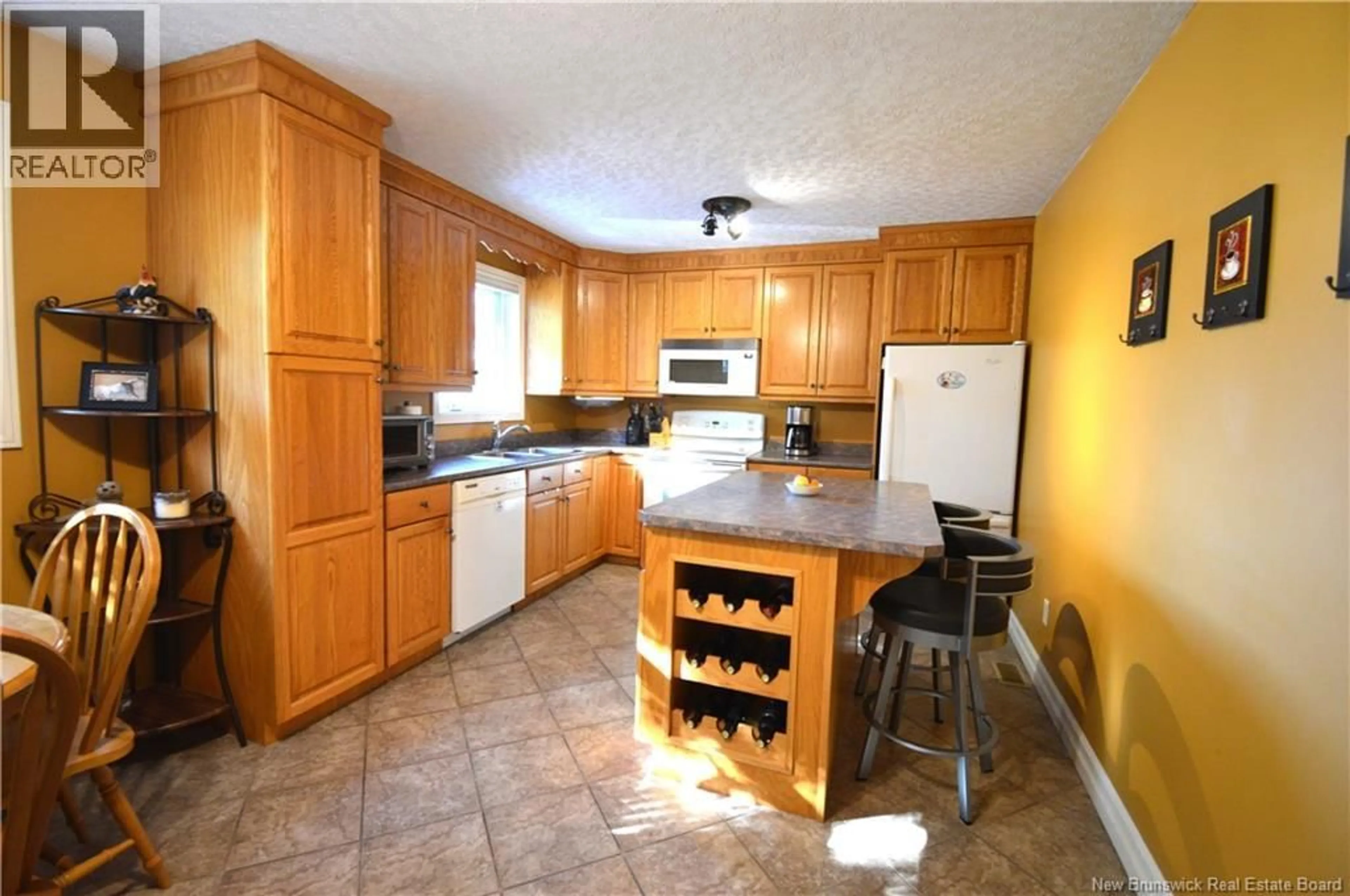 Standard kitchen, unknown for 671 MAIN ST, Shediac New Brunswick E4P2C8