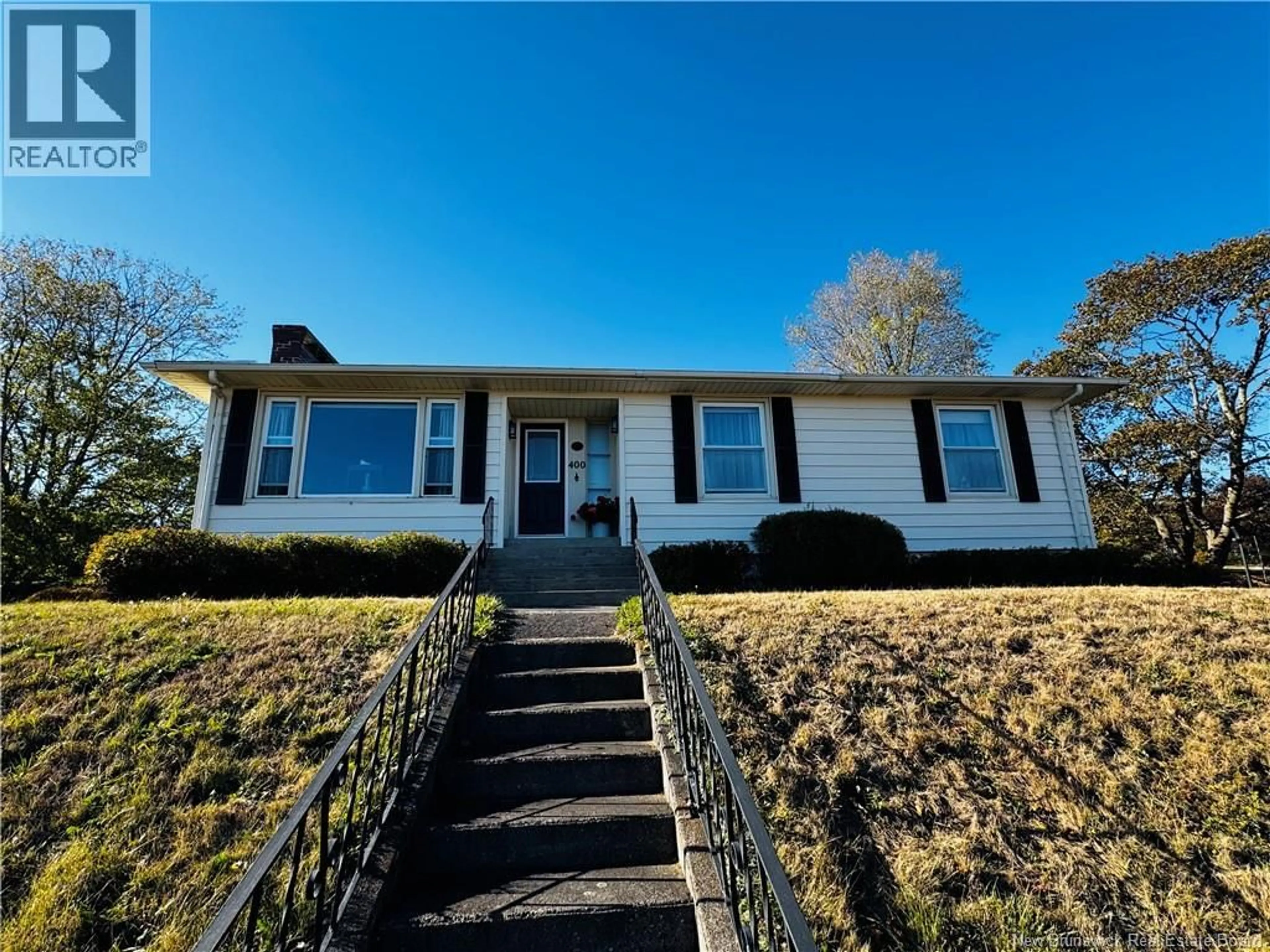 Home with vinyl exterior material, street for 400 CLEARVIEW ROW, Saint John New Brunswick E2M3Z1