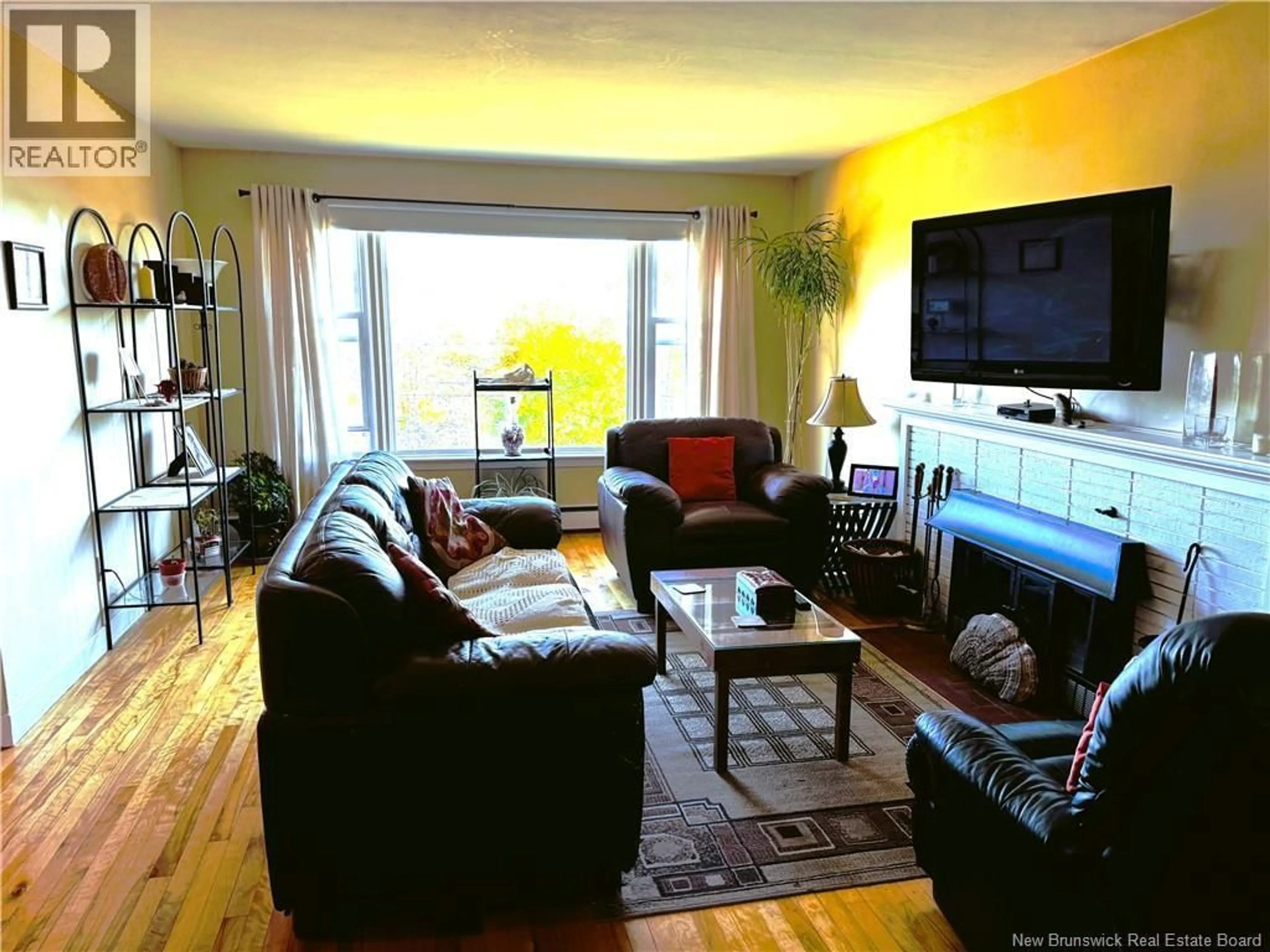 Living room with furniture, wood/laminate floor for 400 CLEARVIEW ROW, Saint John New Brunswick E2M3Z1