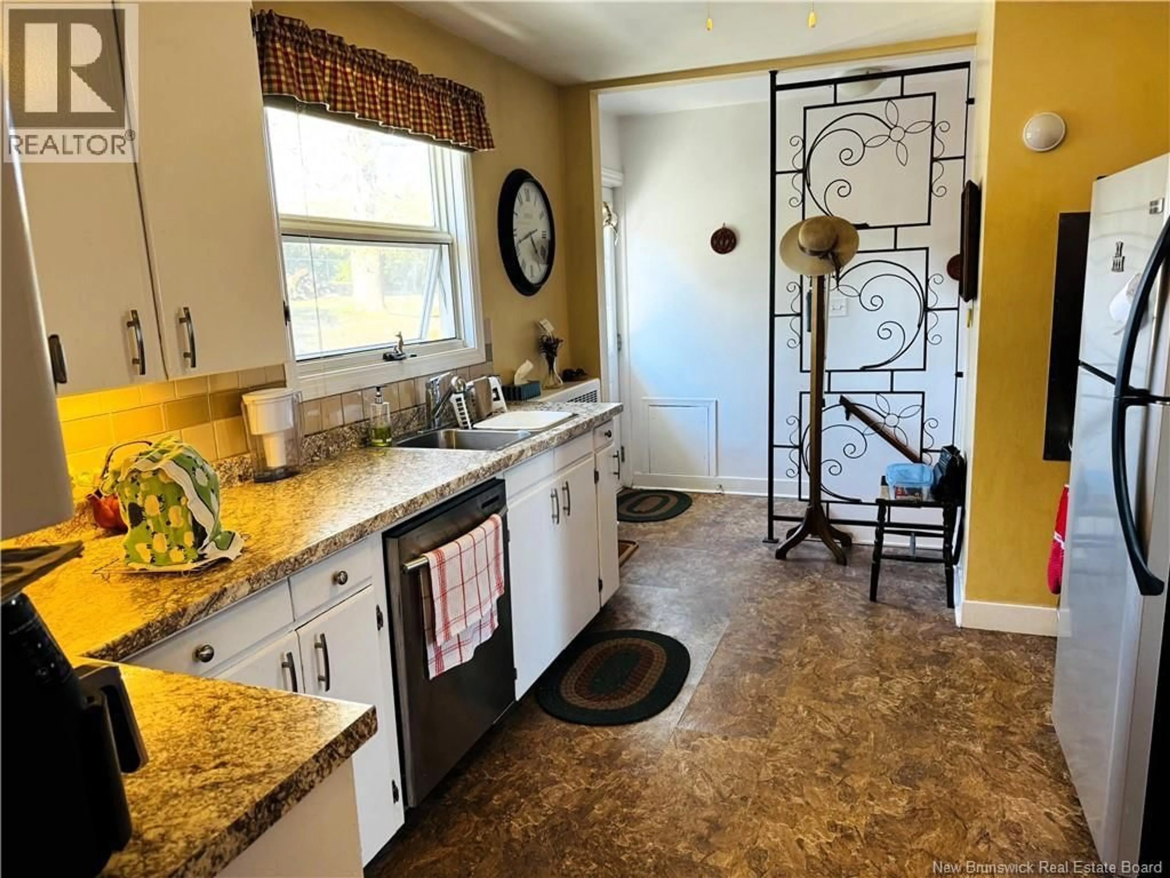 Standard kitchen, ceramic/tile floor for 400 CLEARVIEW ROW, Saint John New Brunswick E2M3Z1