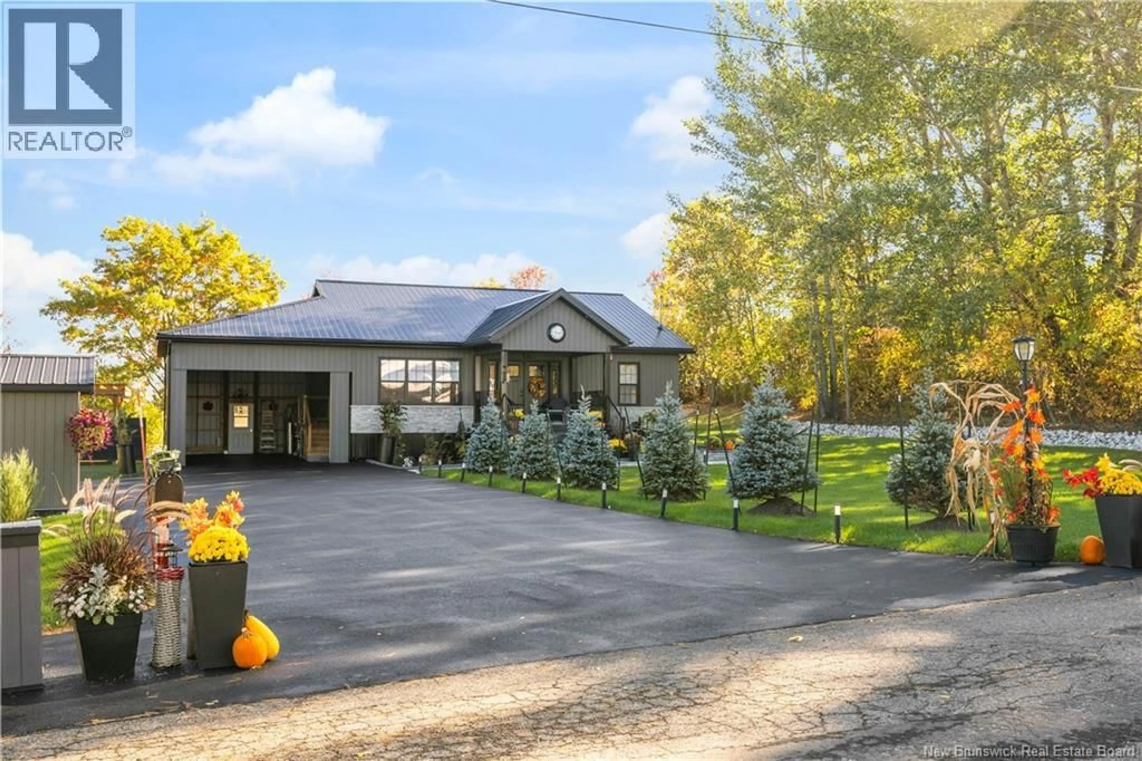 Patio, mountain view for 16 MYLES AVENUE, Roachville New Brunswick E4G2H5
