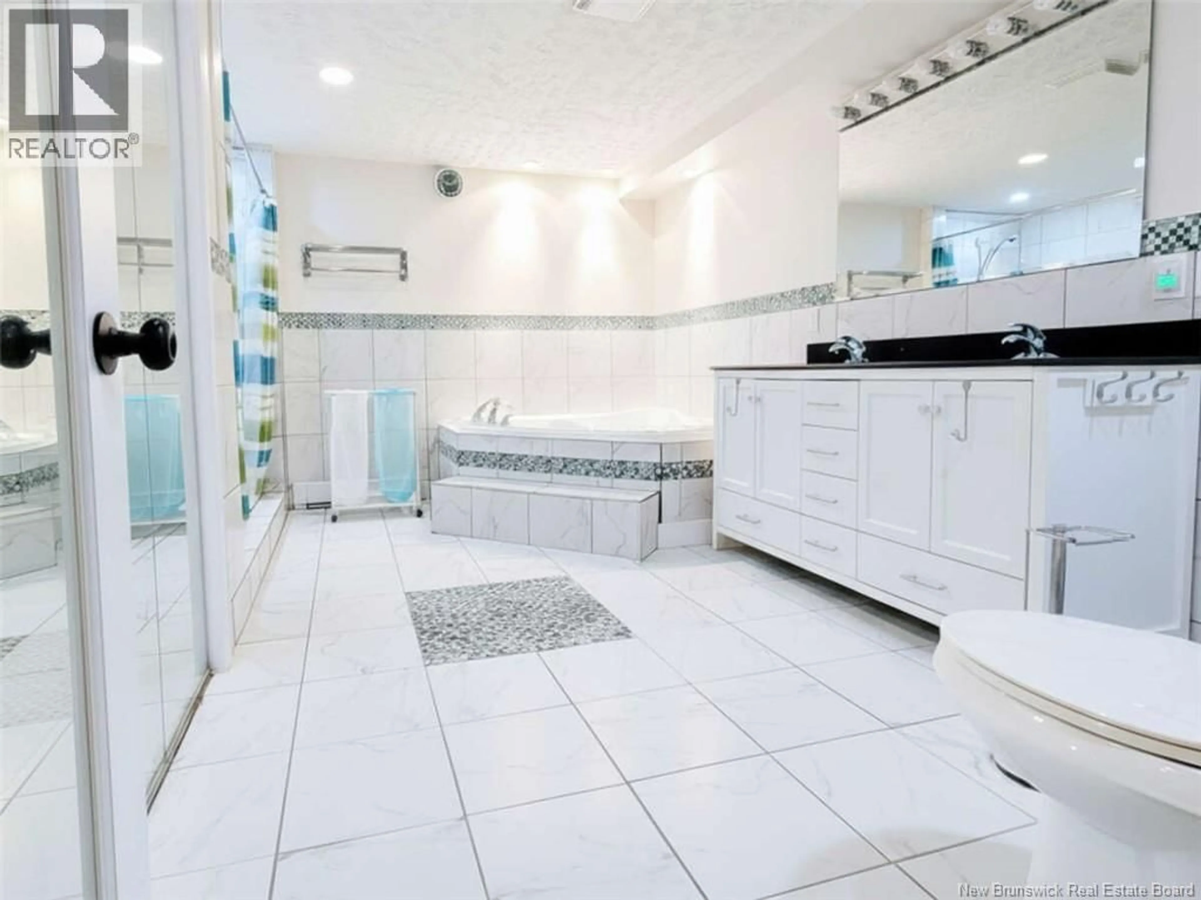 Contemporary bathroom, ceramic/tile floor for 1A HEATHER TERRACE, Fredericton New Brunswick E3B2S7