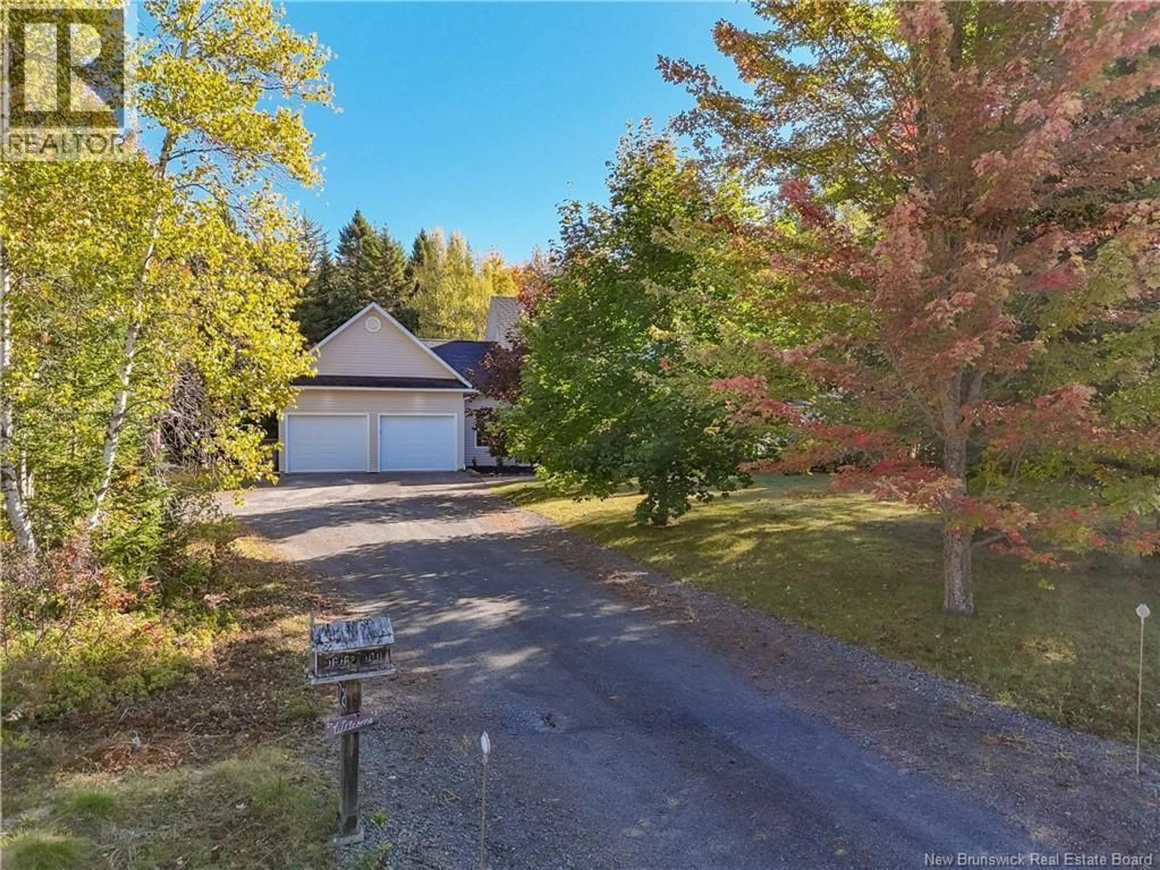 A pic from outside/outdoor area/front of a property/back of a property/a pic from drone, unknown for 72 DEXTER CRESCENT, Lincoln New Brunswick E3B9W3