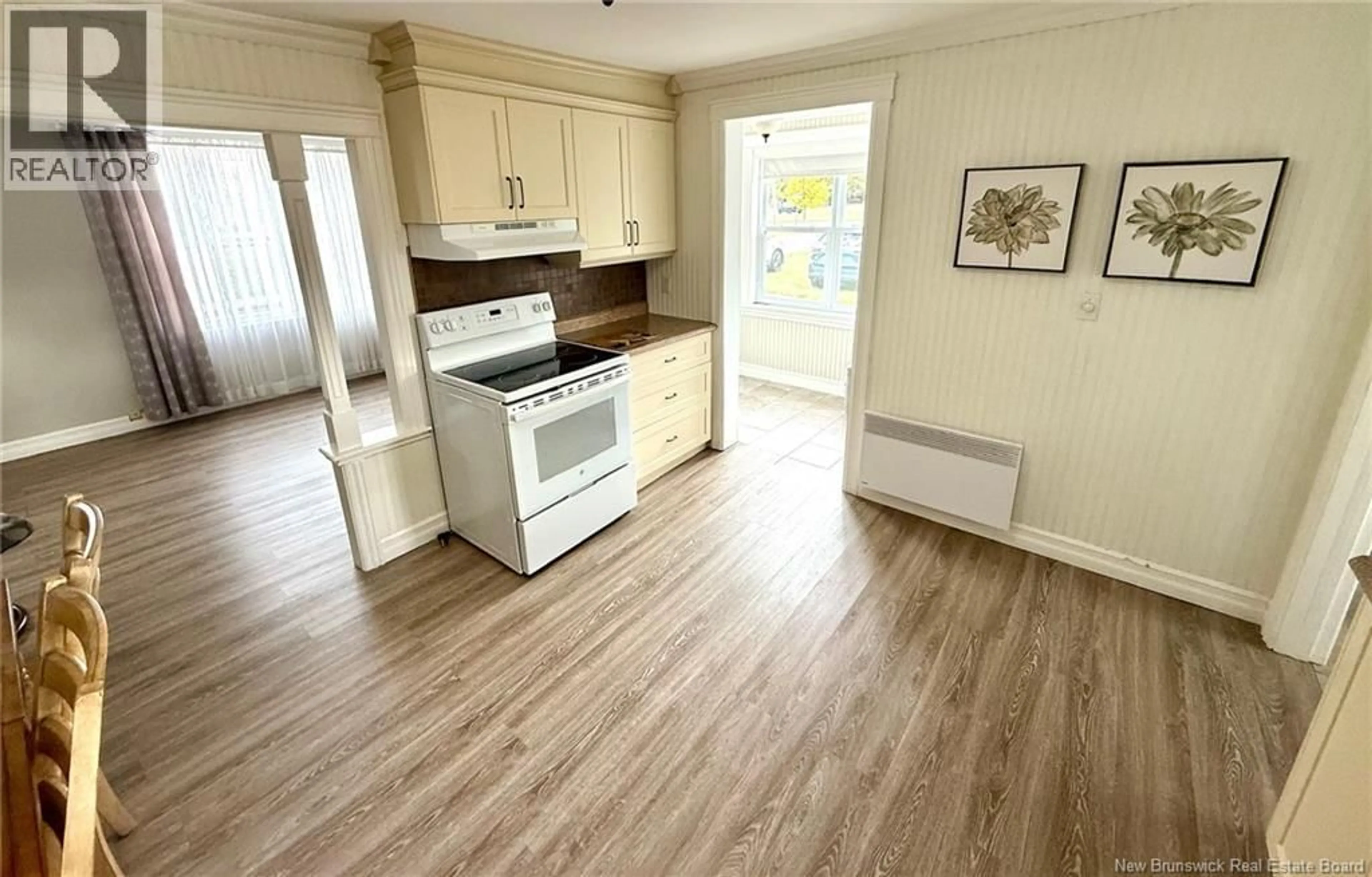 Standard kitchen, wood/laminate floor for 24 RUE DES SAULES, Lamèque New Brunswick E8T1G8