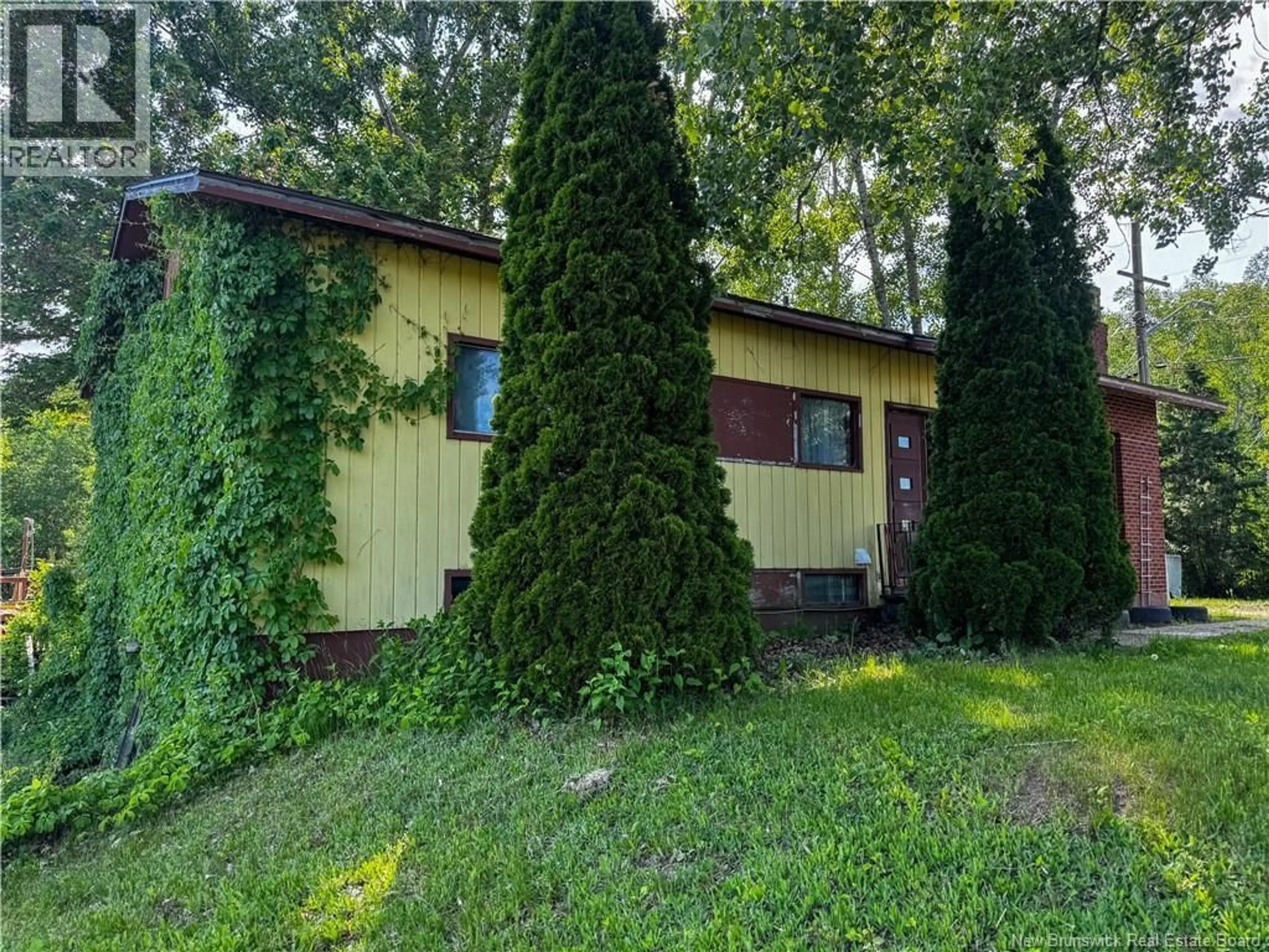 Home with vinyl exterior material, forest/trees view for 5 GREEN BELT, Rough Waters New Brunswick E2A6E7