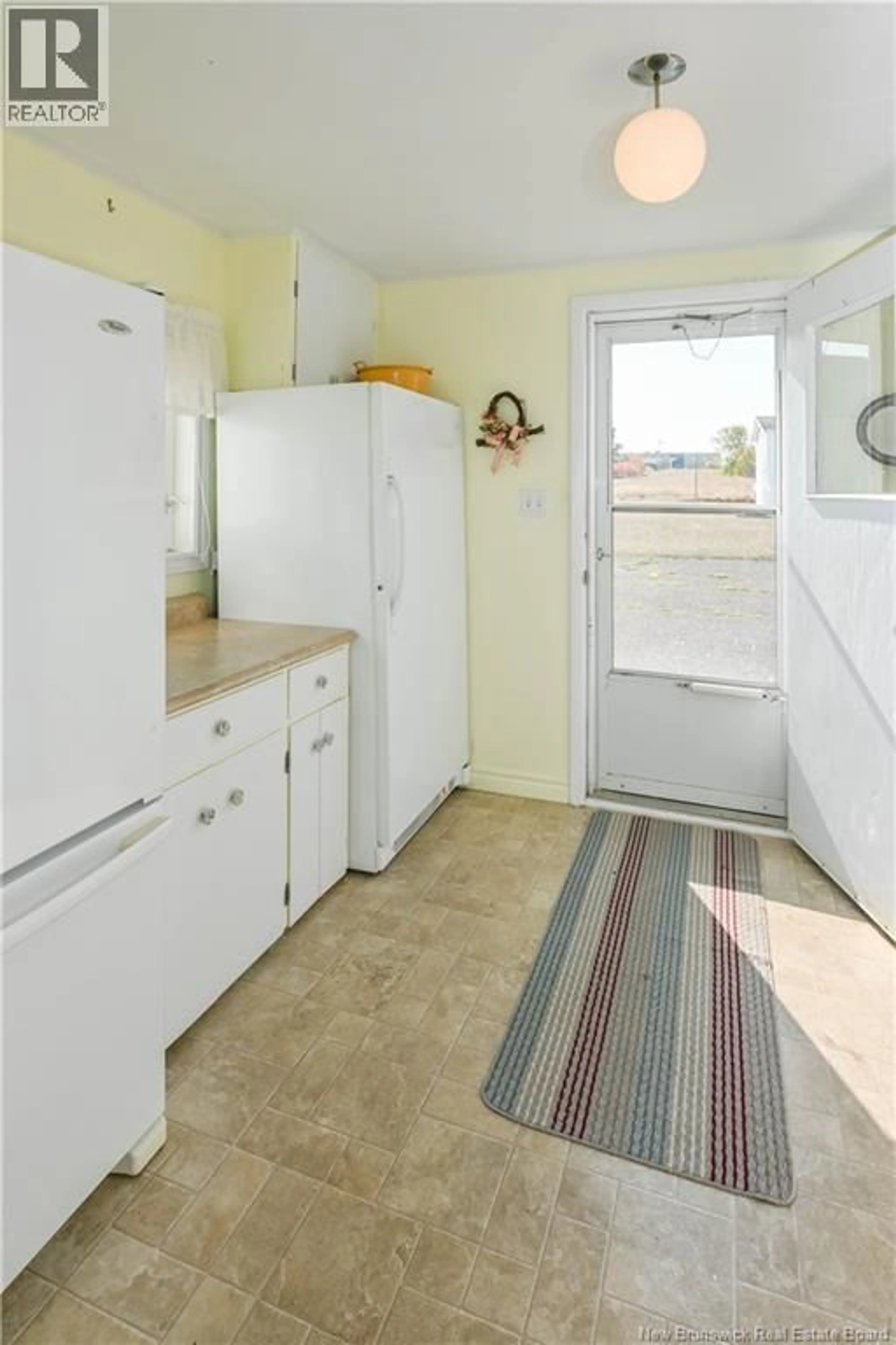 Standard kitchen, unknown for 98 SAINT-PIERRE BOULEVARD, Caraquet New Brunswick E1W1A9