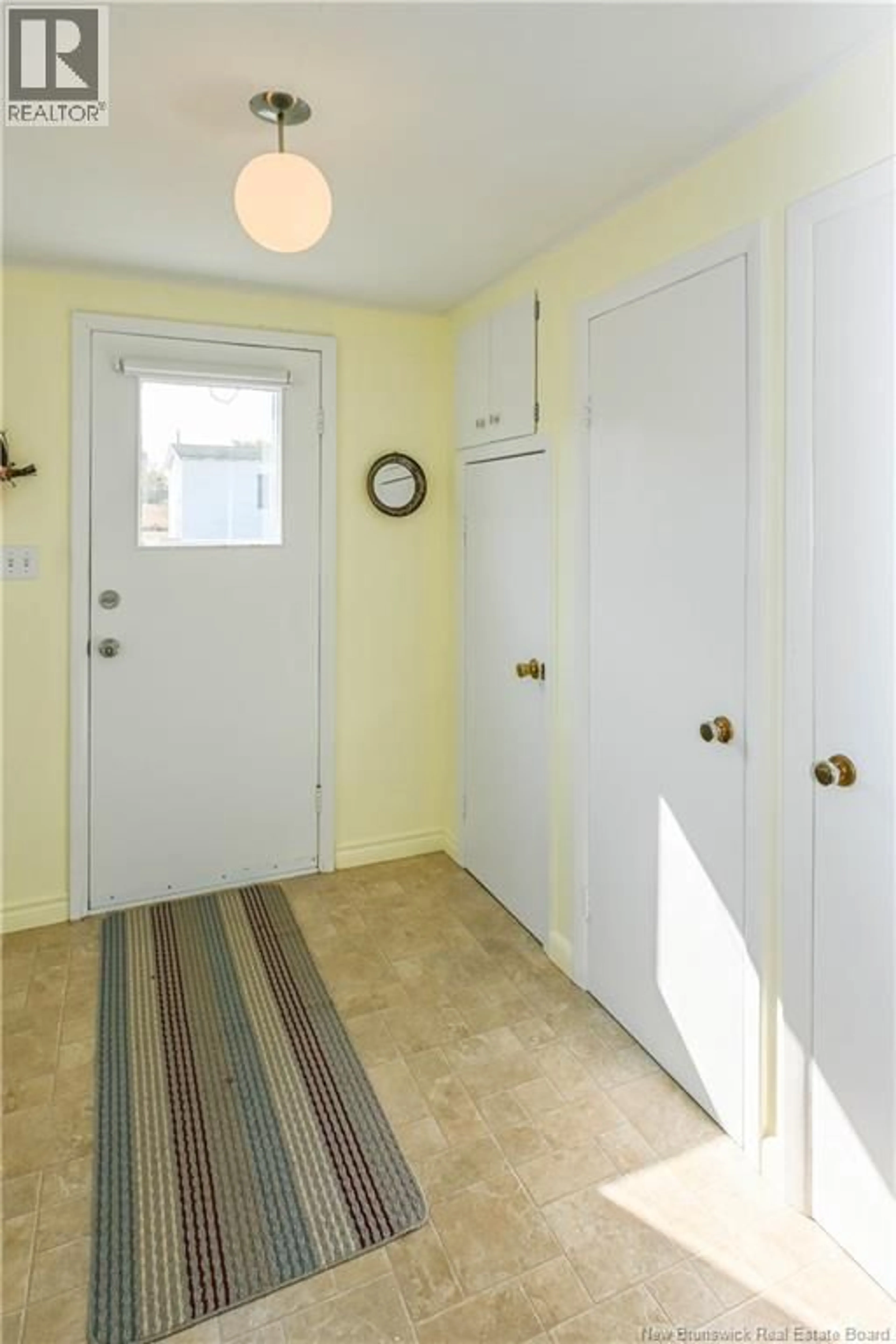 Indoor entryway for 98 SAINT-PIERRE BOULEVARD, Caraquet New Brunswick E1W1A9