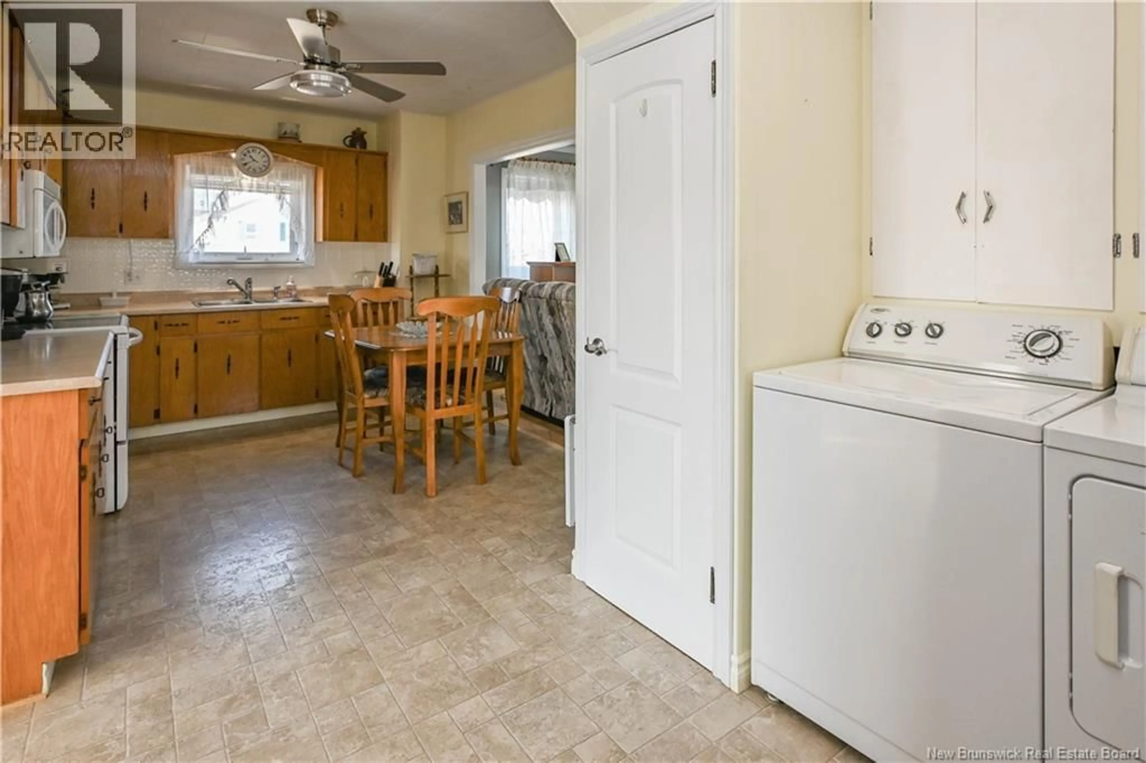 Standard kitchen, ceramic/tile floor for 98 SAINT-PIERRE BOULEVARD, Caraquet New Brunswick E1W1A9