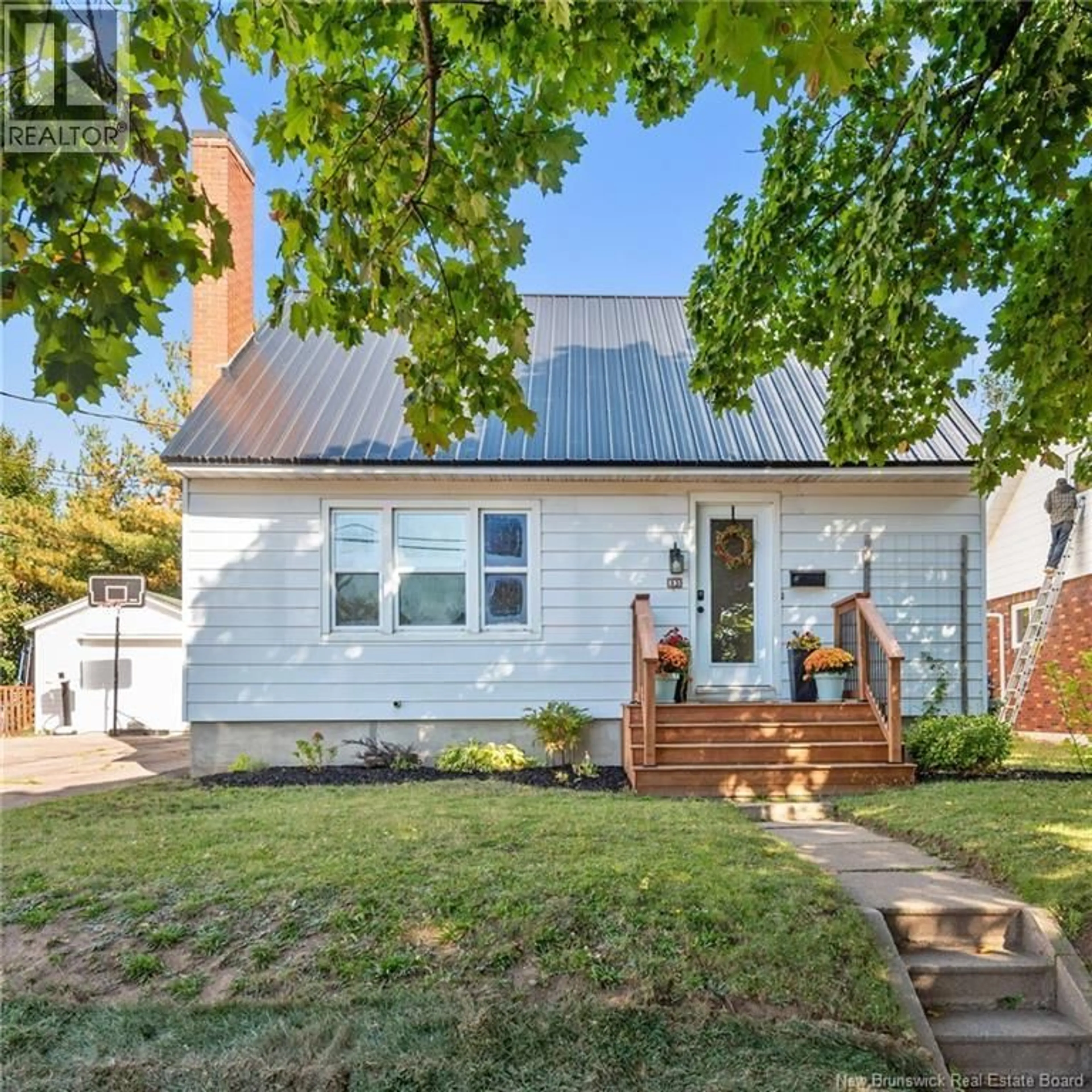 Home with vinyl exterior material, street for 33 WELLINGTON AVENUE, Moncton New Brunswick E1E2A7