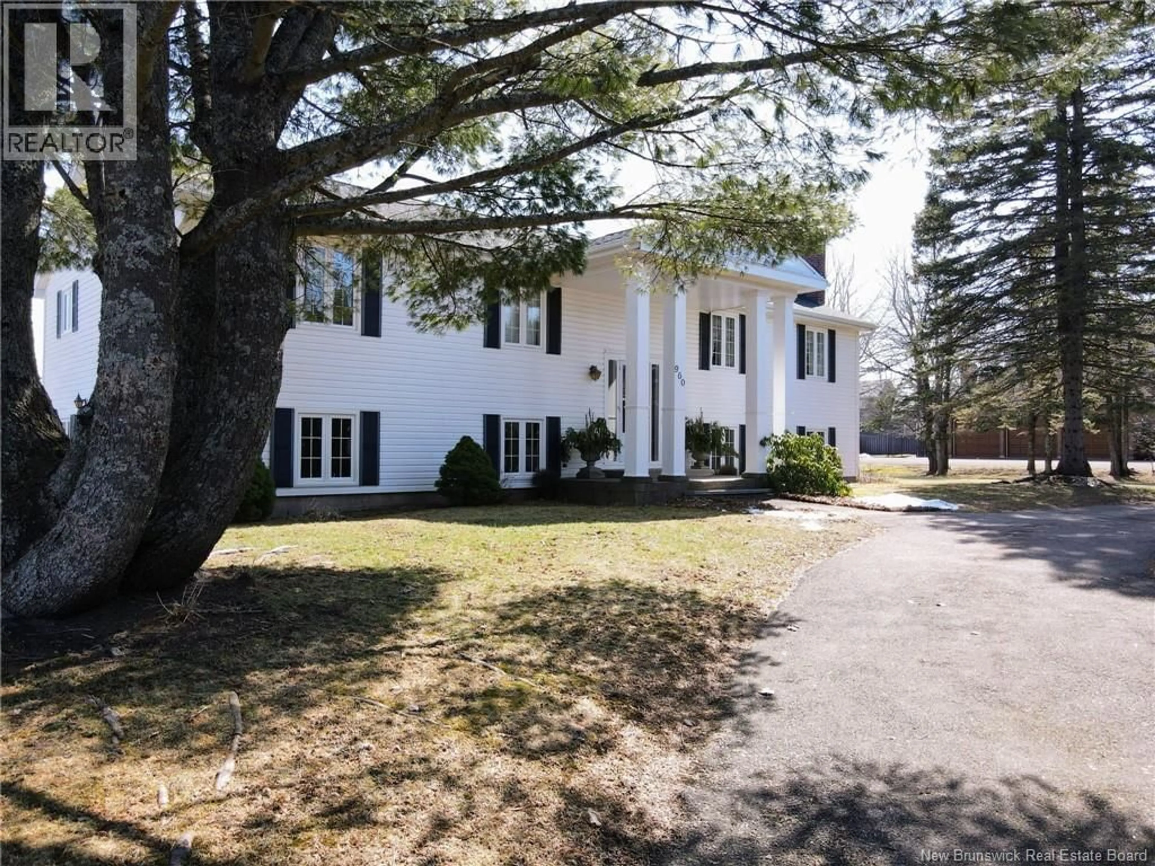 A pic from outside/outdoor area/front of a property/back of a property/a pic from drone, street for 960 SHEDIAC ROAD, Moncton New Brunswick E1A4X5