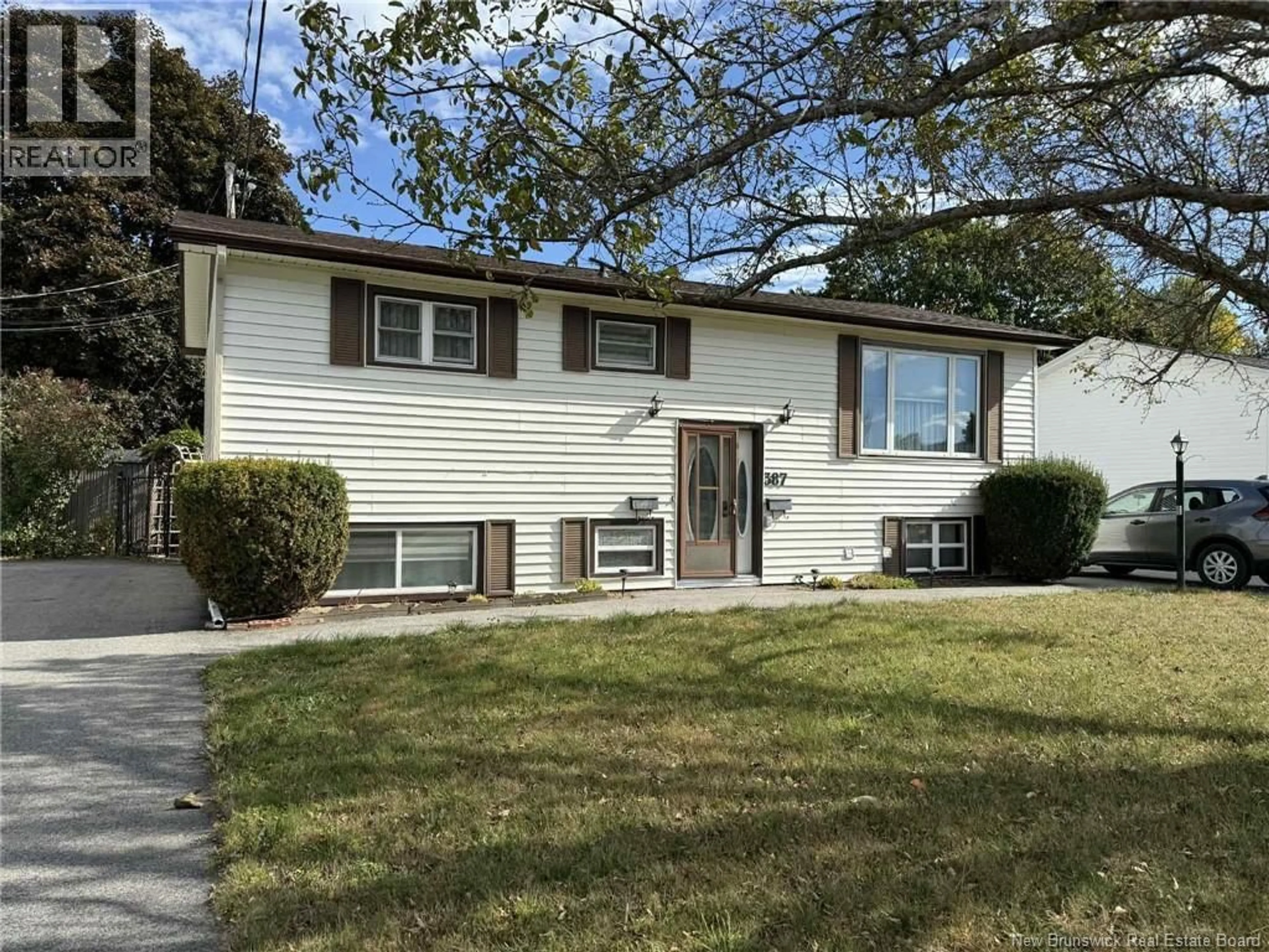 Home with vinyl exterior material, street for 387 HIGHPLAIN CRESCENT, Miramichi New Brunswick E1V1B3