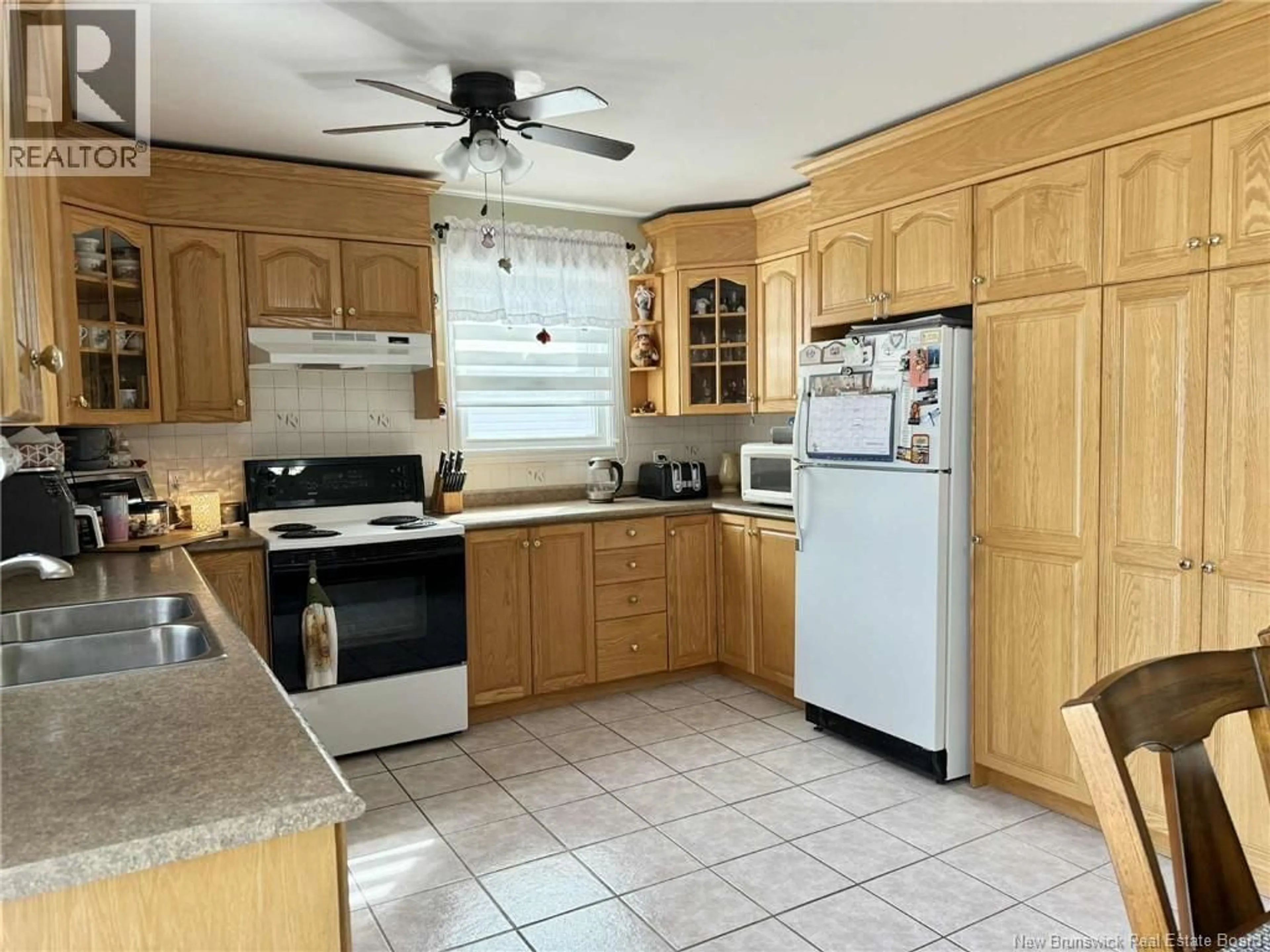 Standard kitchen, ceramic/tile floor for 387 HIGHPLAIN CRESCENT, Miramichi New Brunswick E1V1B3