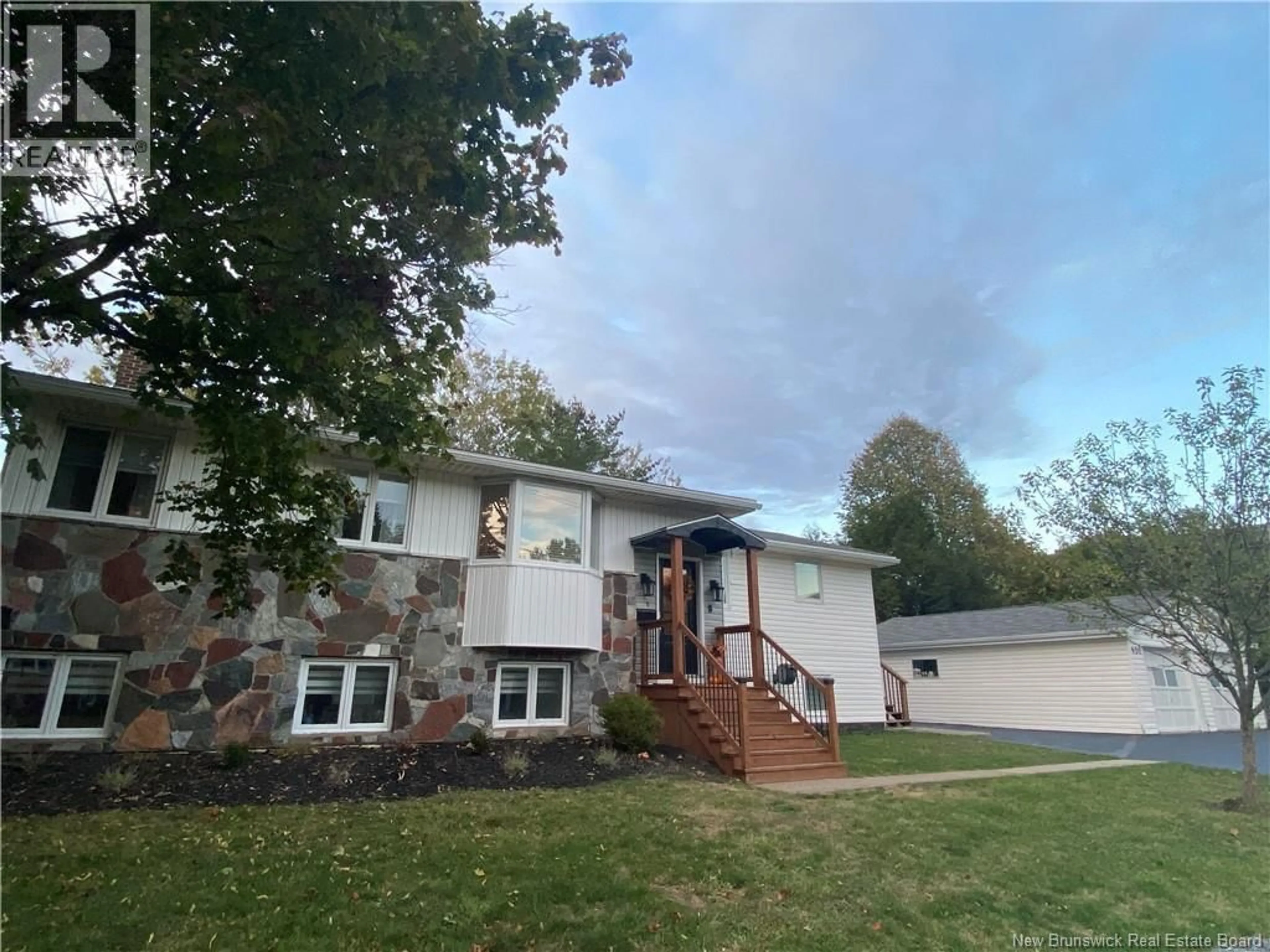 Home with vinyl exterior material, mountain view for 400 WOODWARD AVENUE, Saint John New Brunswick E2K4N2