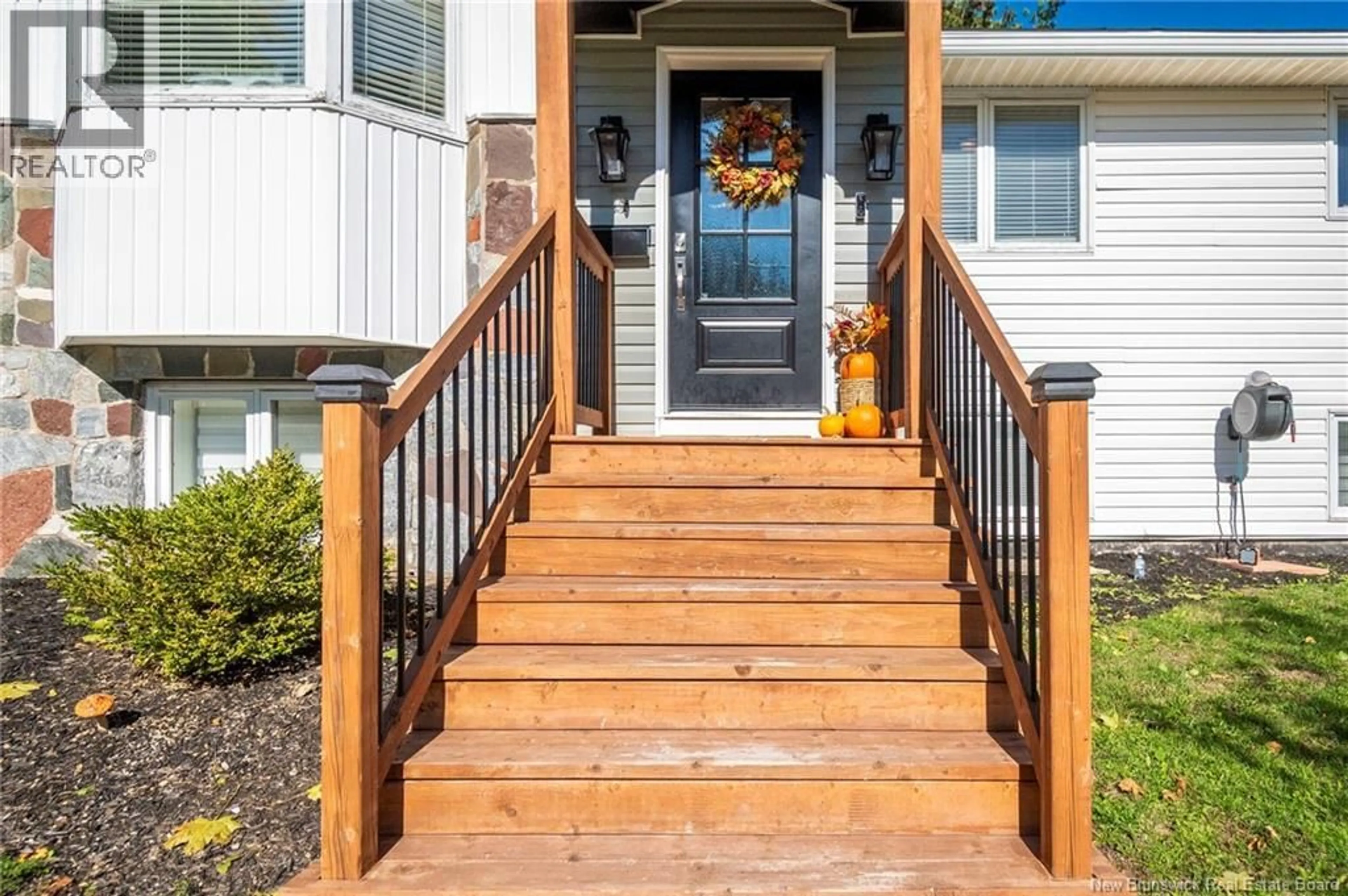 Indoor entryway for 400 WOODWARD AVENUE, Saint John New Brunswick E2K4N2