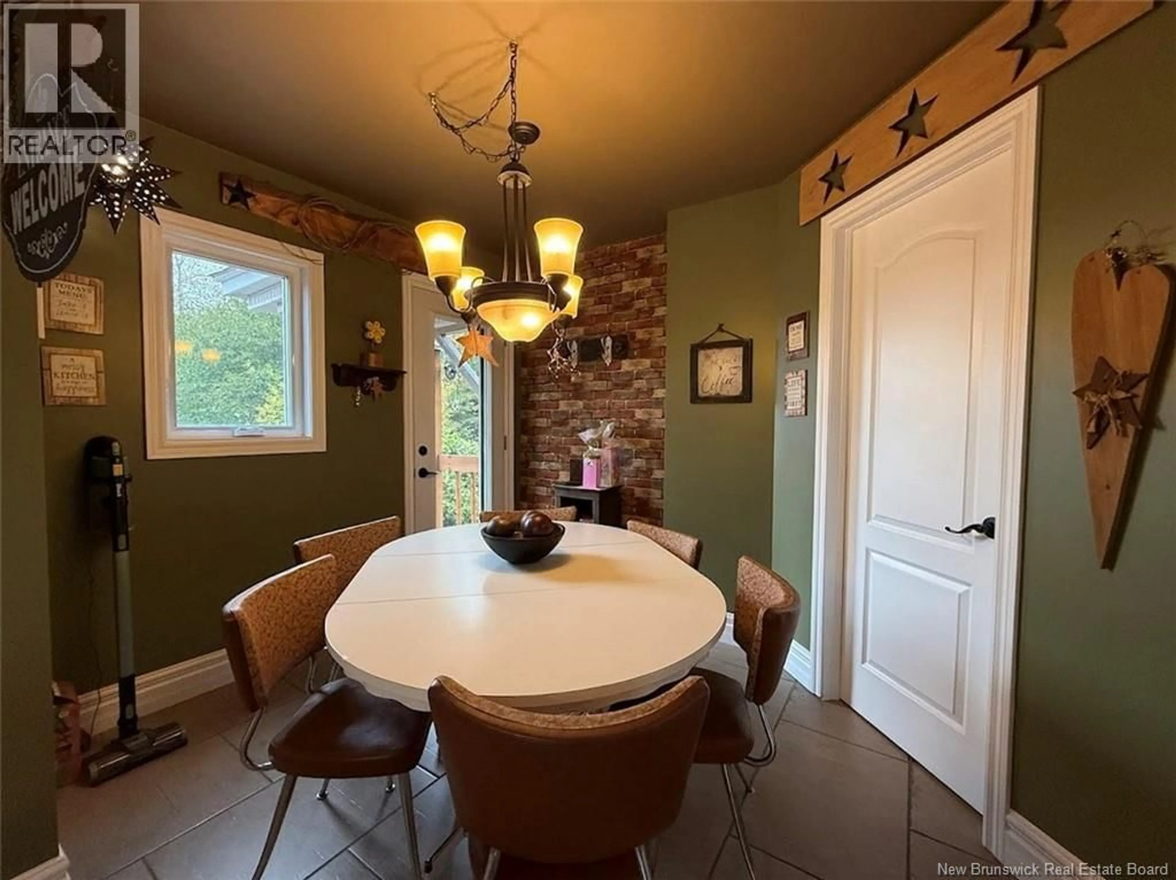 Dining room, ceramic/tile floor for 84 39TH AVENUE, Edmundston New Brunswick E3V2X2