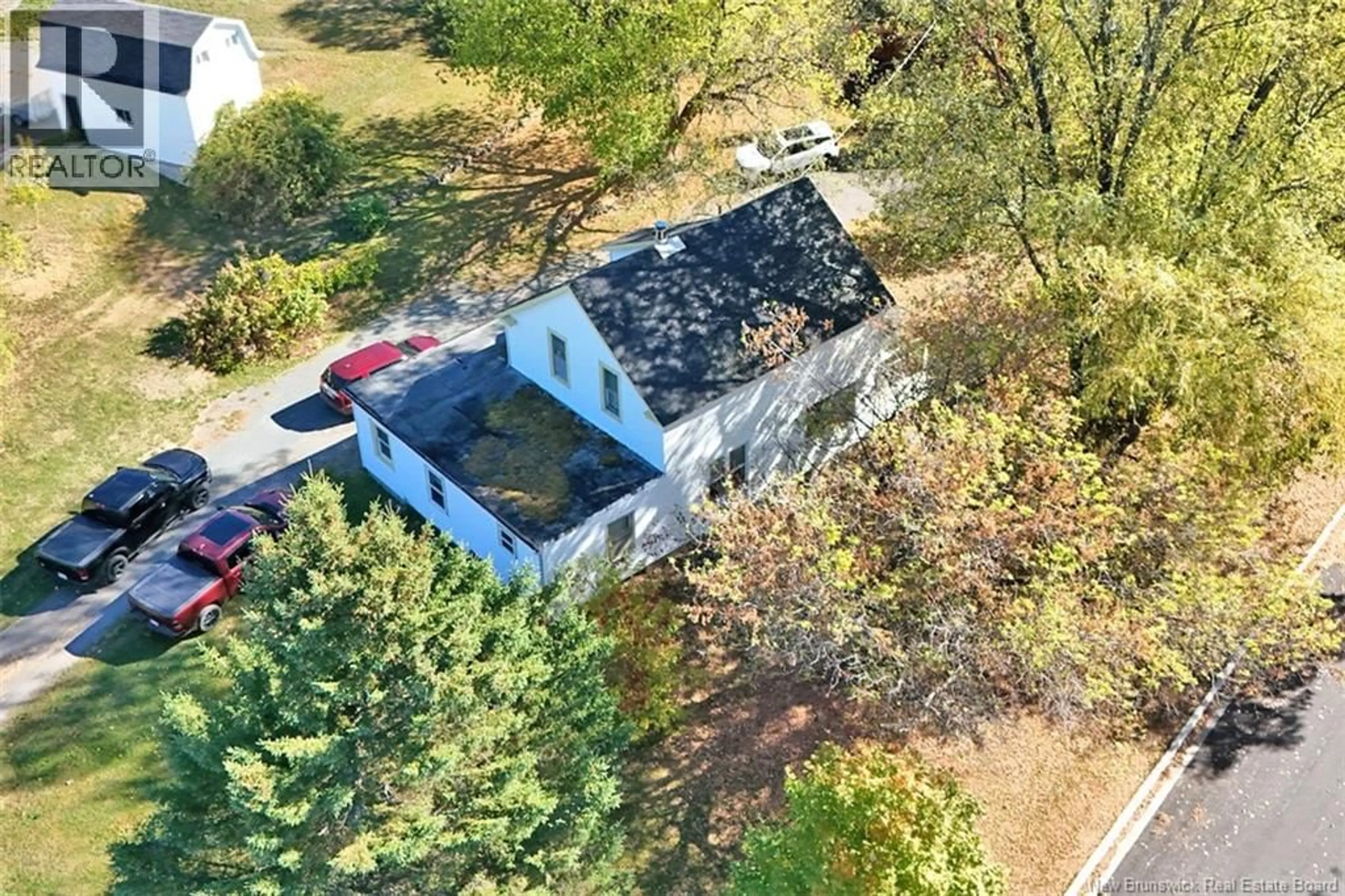 A pic from outside/outdoor area/front of a property/back of a property/a pic from drone, unknown for 90 KILBURN STREET, Fredericton New Brunswick E3A1W7