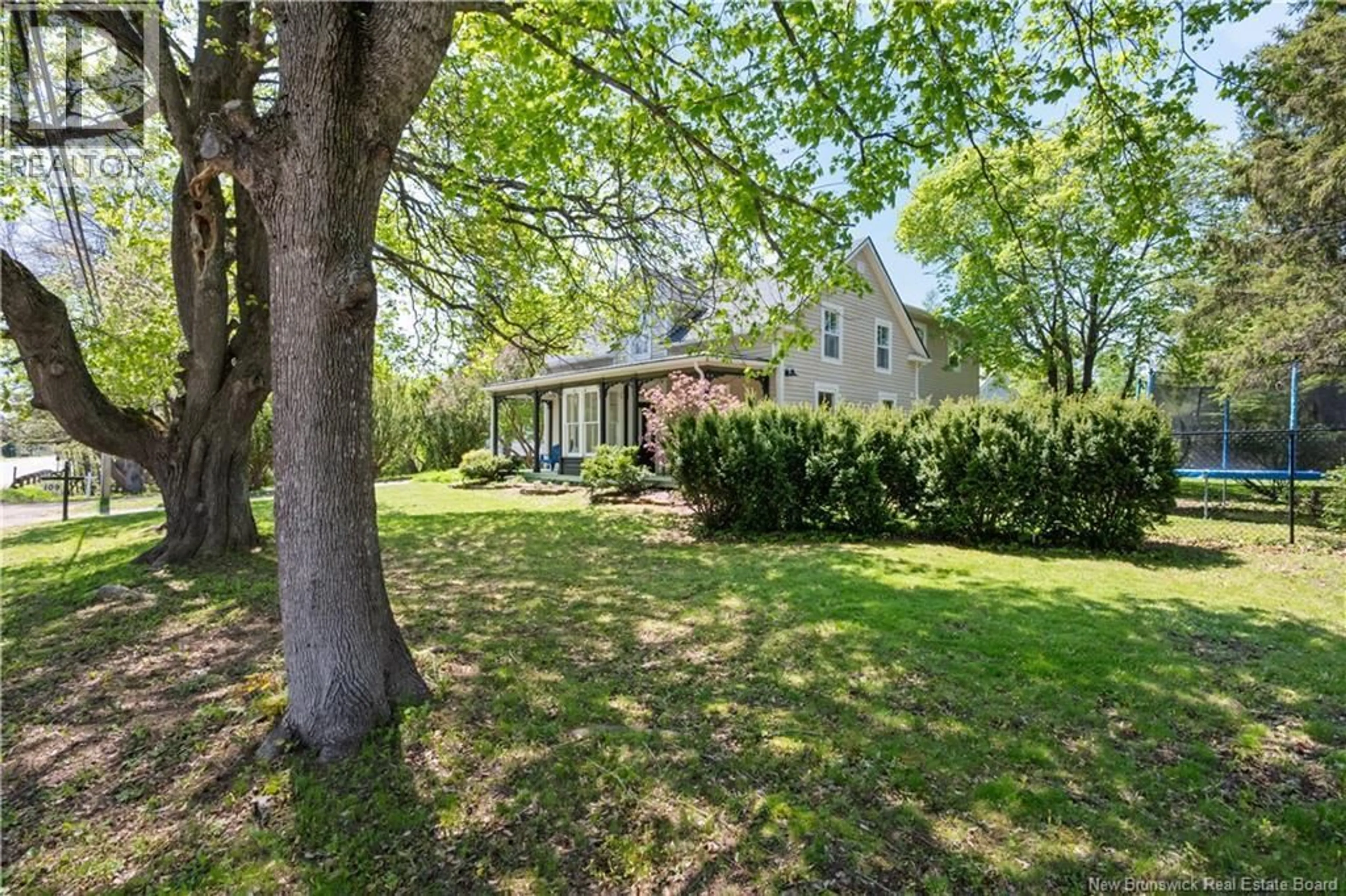 A pic from outside/outdoor area/front of a property/back of a property/a pic from drone, street for 109 ROUTE 133, Shediac New Brunswick E4P3C8