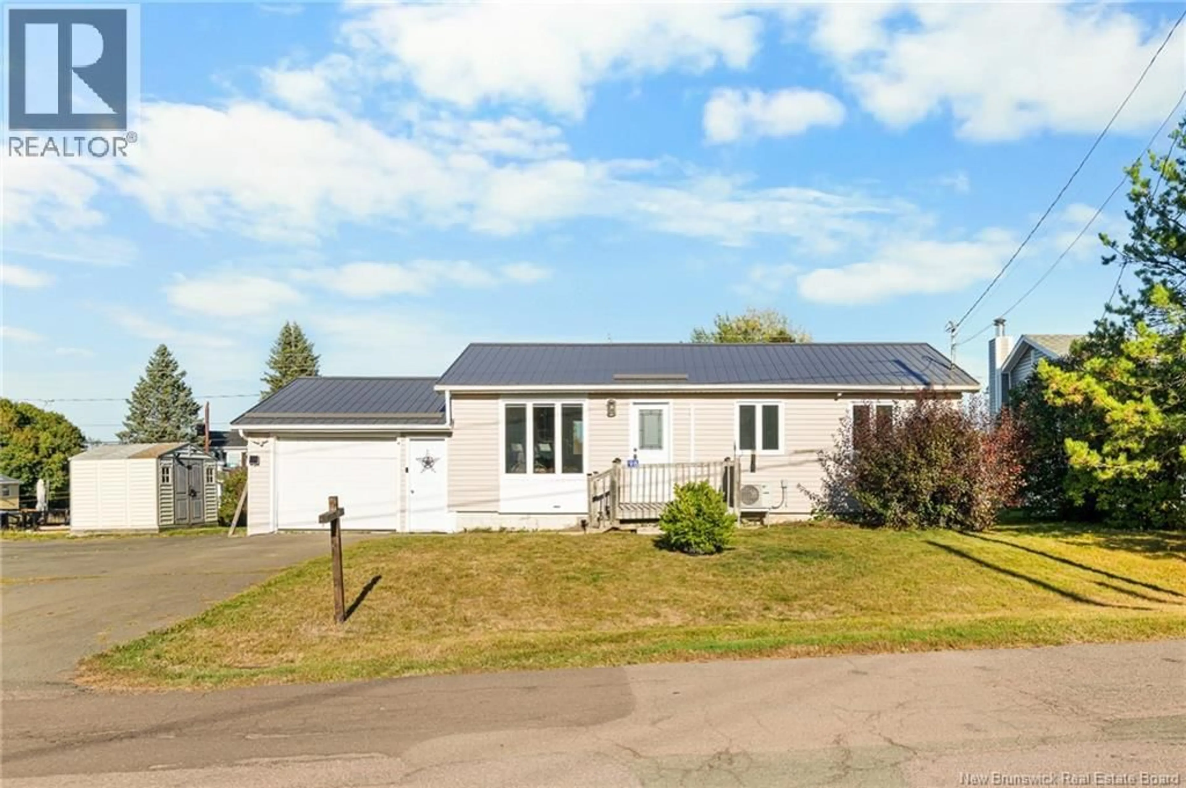 Home with vinyl exterior material, street for 98 WINTER STREET, Shediac New Brunswick E4P2Y2