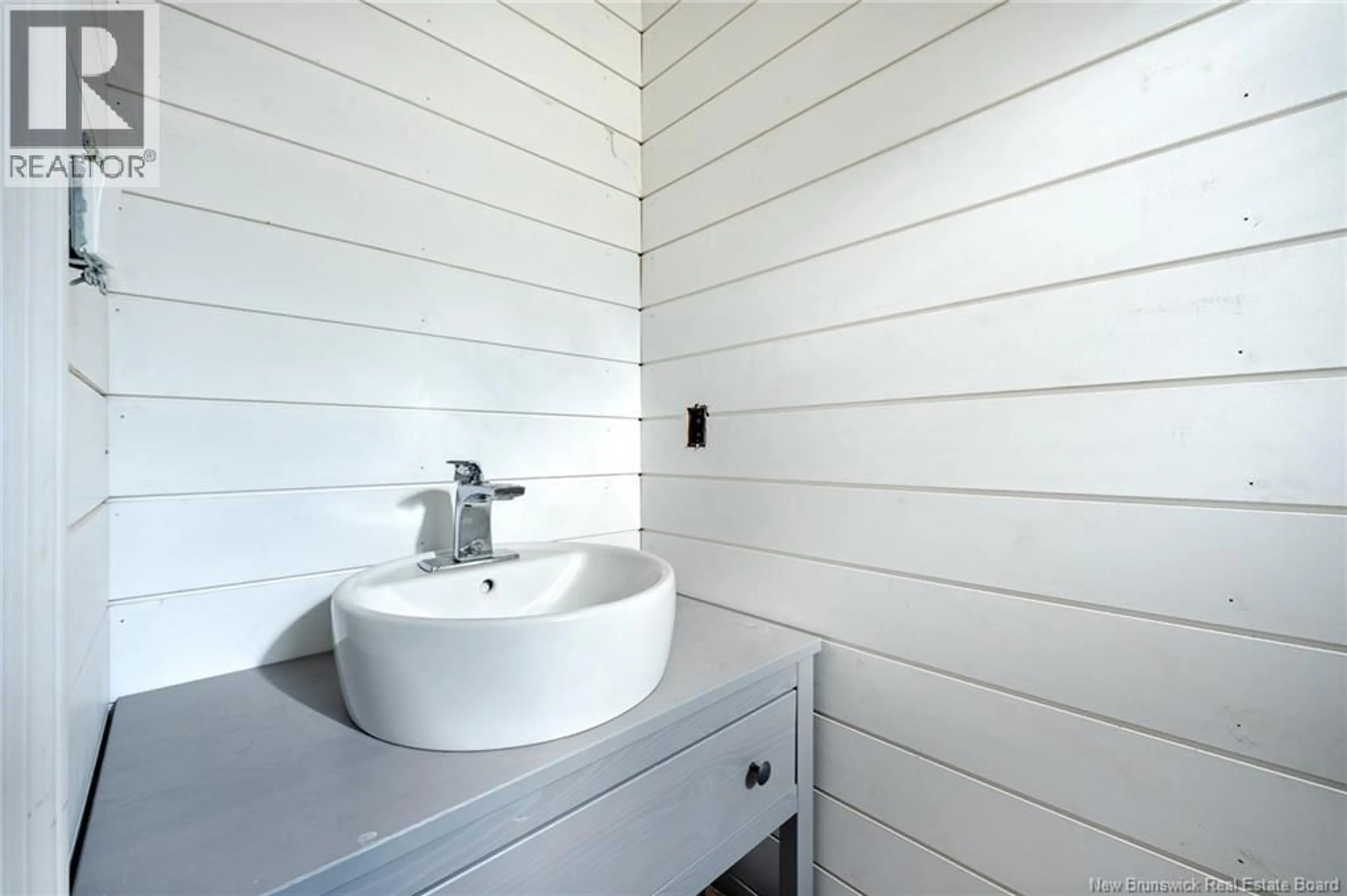 Standard bathroom, ceramic/tile floor for 238 CARLETON STREET, Fredericton New Brunswick E3B3T6