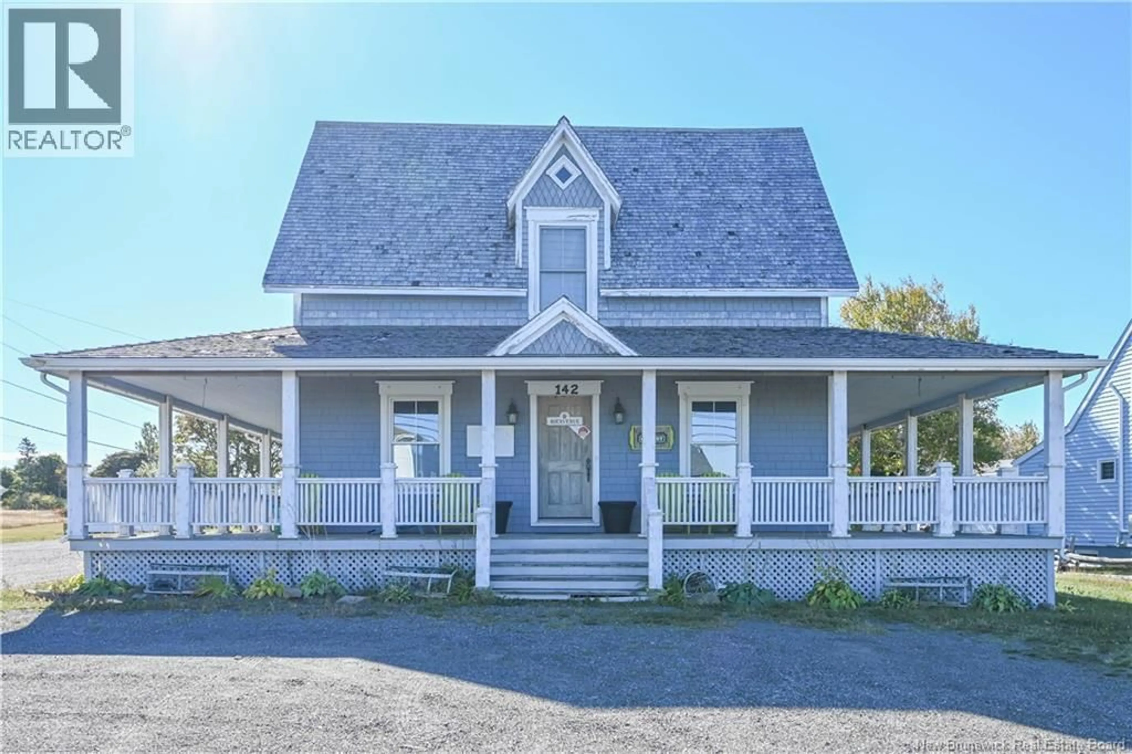Home with vinyl exterior material, street for 142 SAINT-PIERRE BOULEVARD, Caraquet New Brunswick E1W1B1