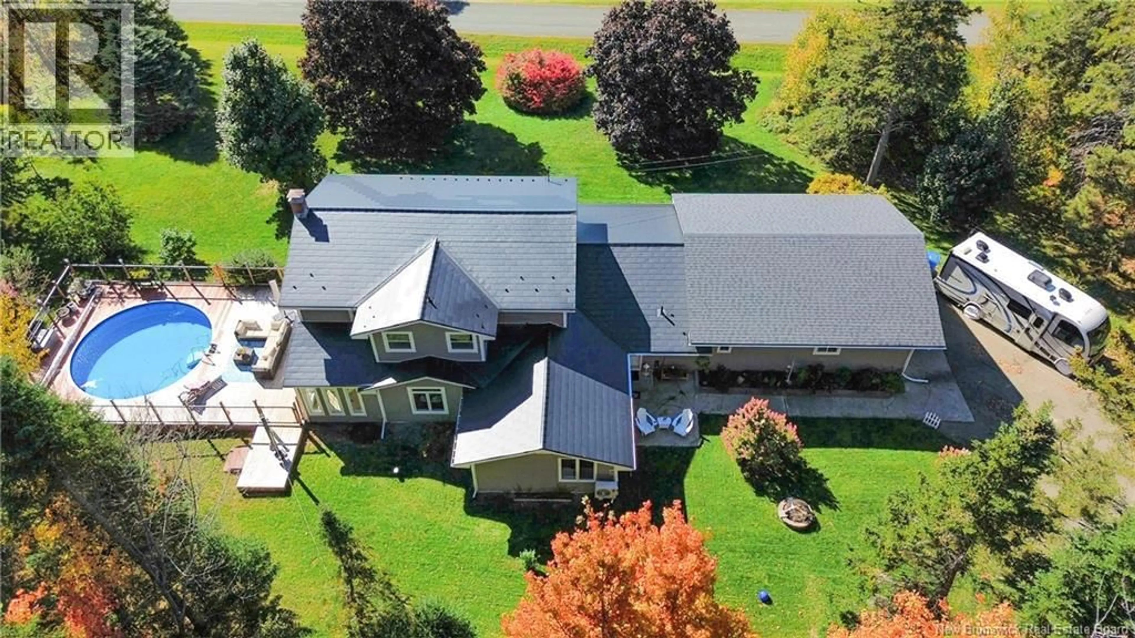 A pic from outside/outdoor area/front of a property/back of a property/a pic from drone, unknown for 106 HOSPITAL STREET, Bath New Brunswick E7J1C1