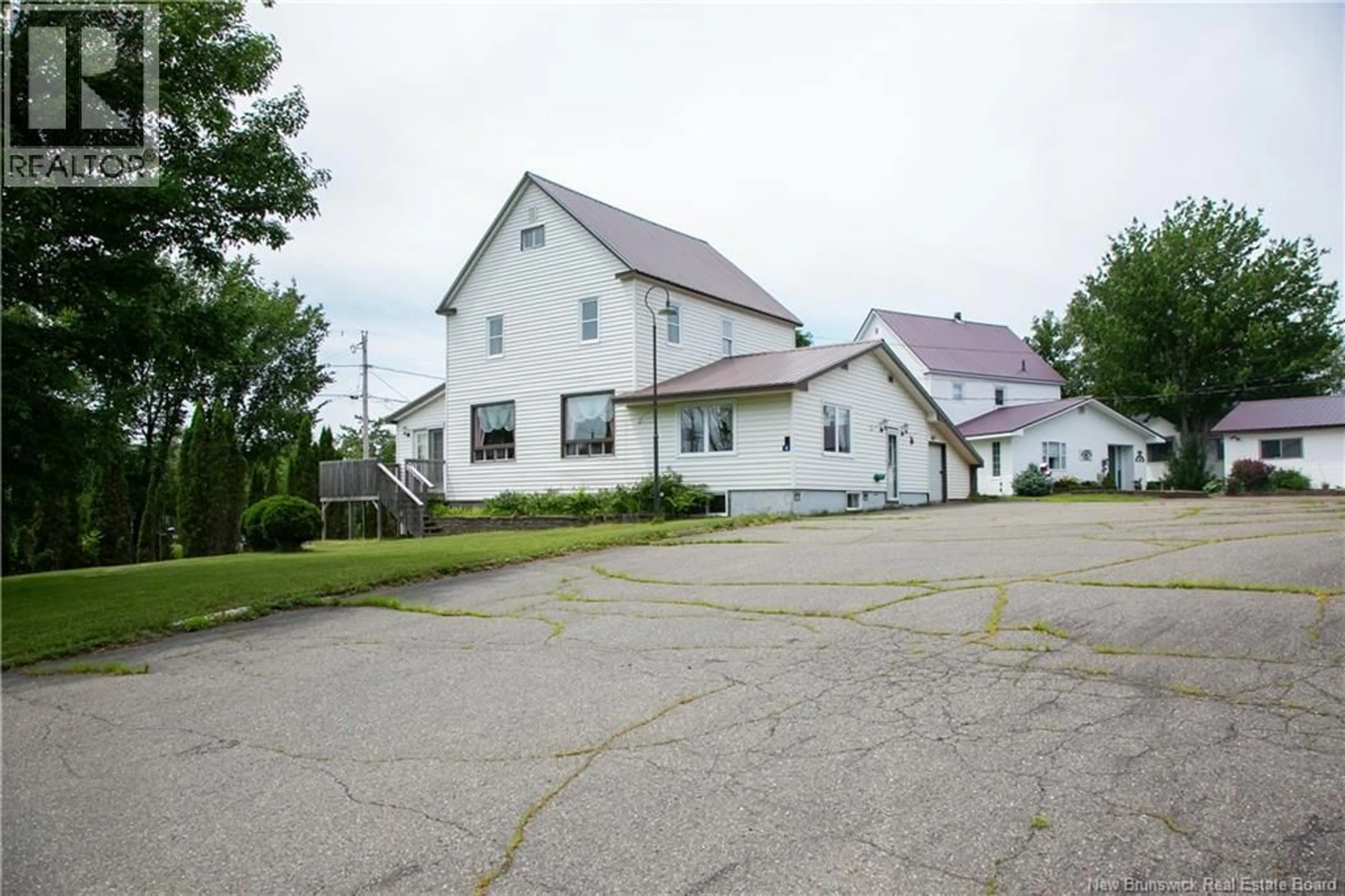 A pic from outside/outdoor area/front of a property/back of a property/a pic from drone, building for 4 CEDAR STREET, McAdam New Brunswick E6J1V6