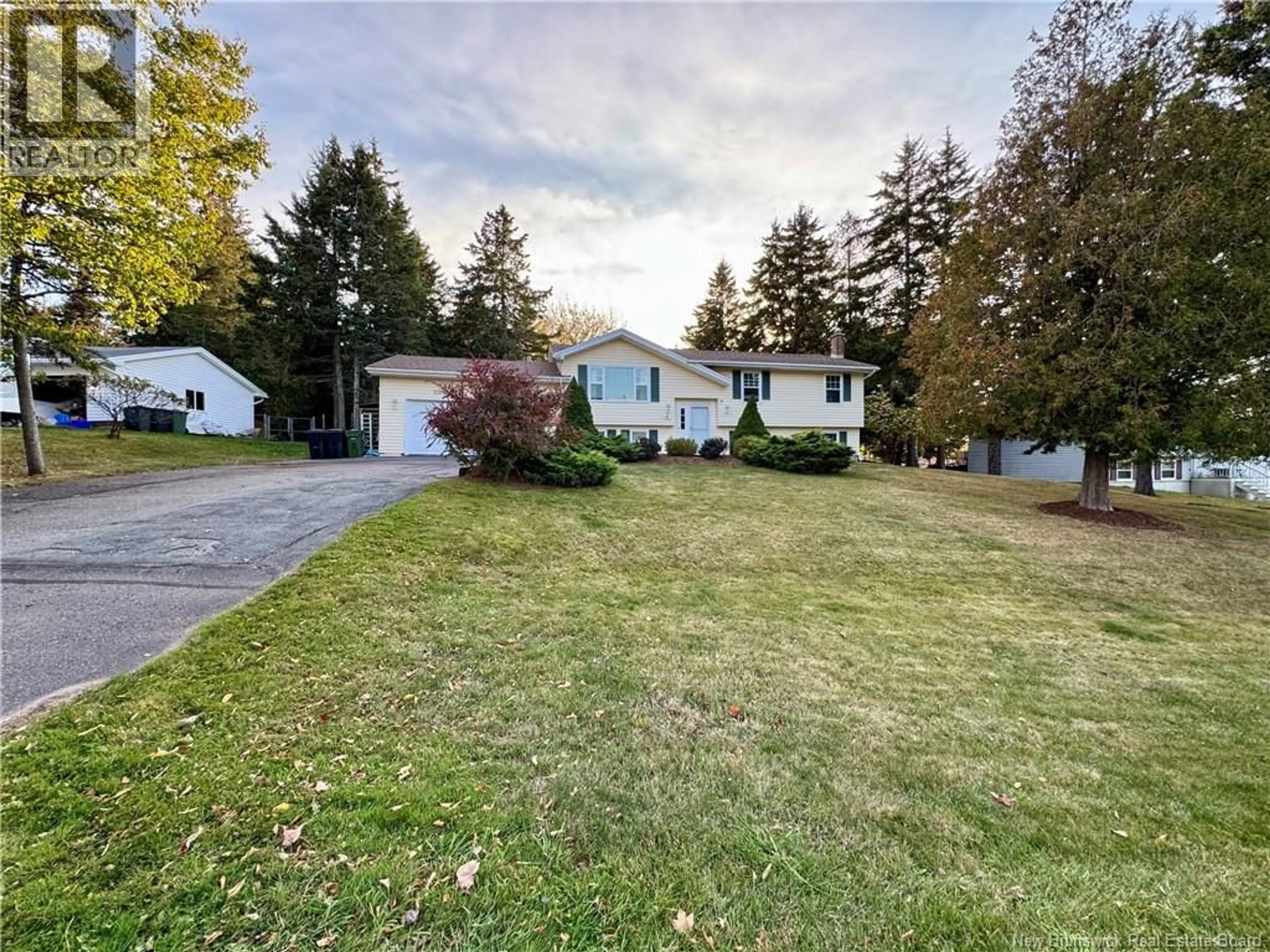 A pic from outside/outdoor area/front of a property/back of a property/a pic from drone, street for 4 COUNTRY CRESCENT, Quispamsis New Brunswick E2E1T1