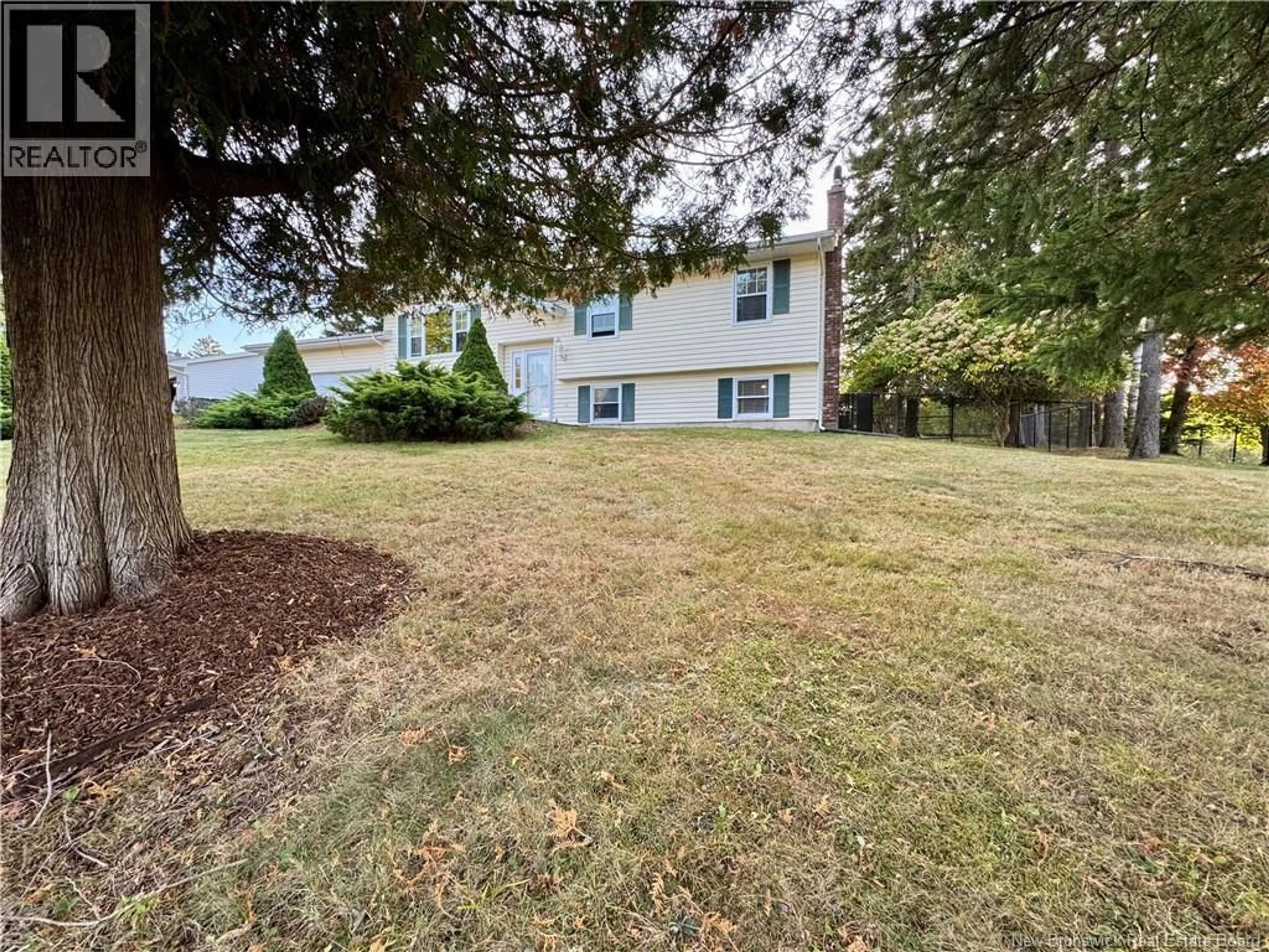 A pic from outside/outdoor area/front of a property/back of a property/a pic from drone, unknown for 4 COUNTRY CRESCENT, Quispamsis New Brunswick E2E1T1