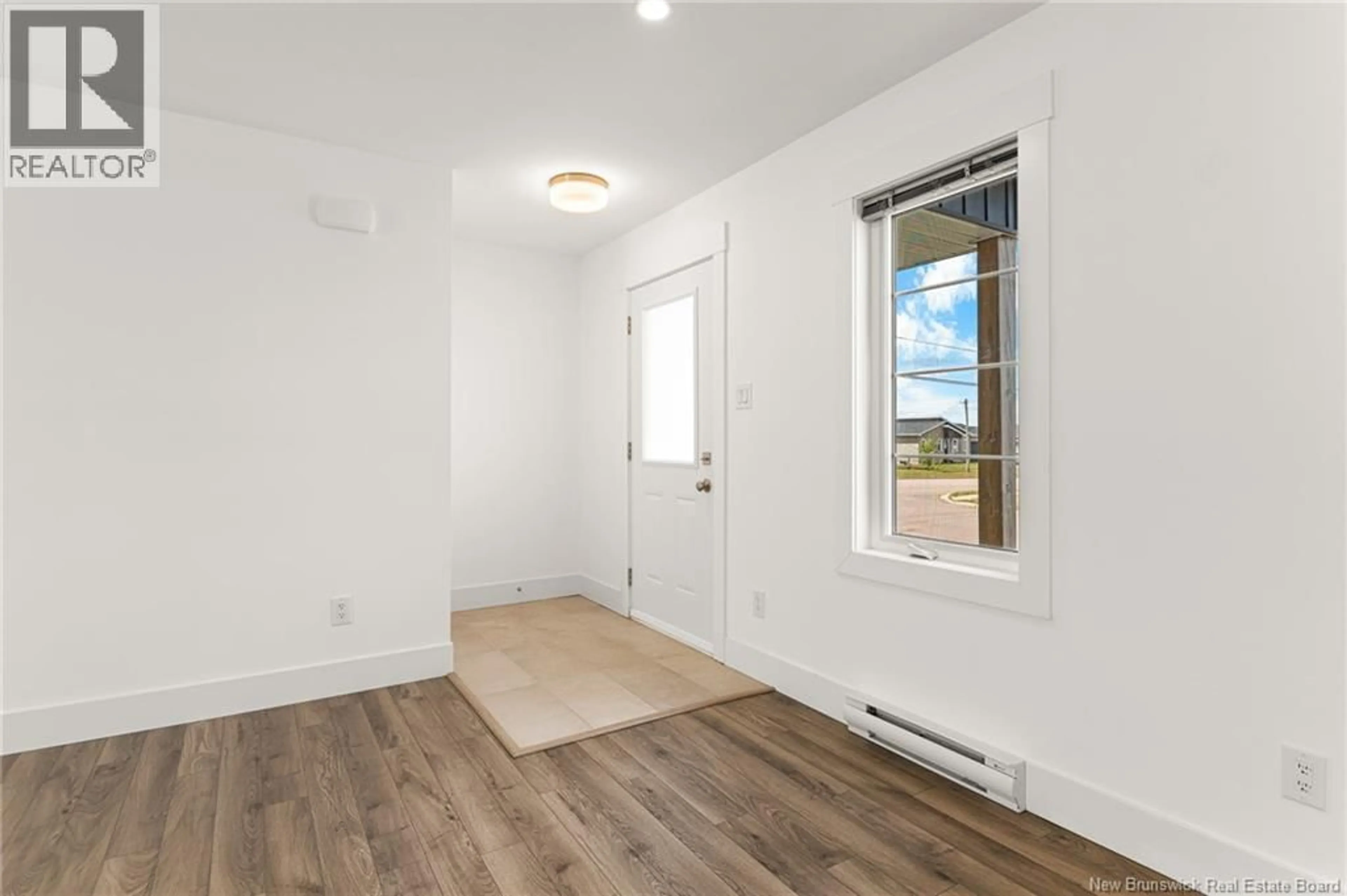 Indoor entryway for 138-140 MACCOUN, Moncton New Brunswick E1K0A1