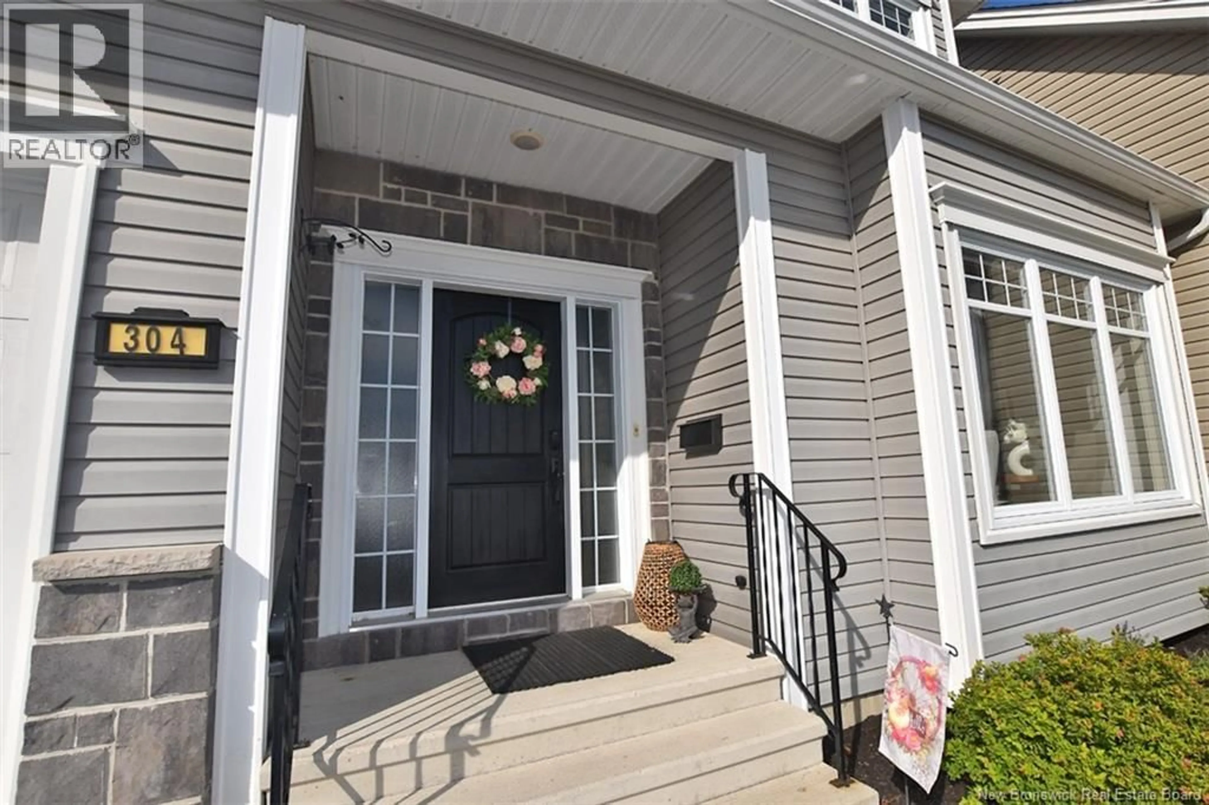 Indoor entryway for 304 DUNNS CROSSING ROAD, Fredericton New Brunswick E3B2A6